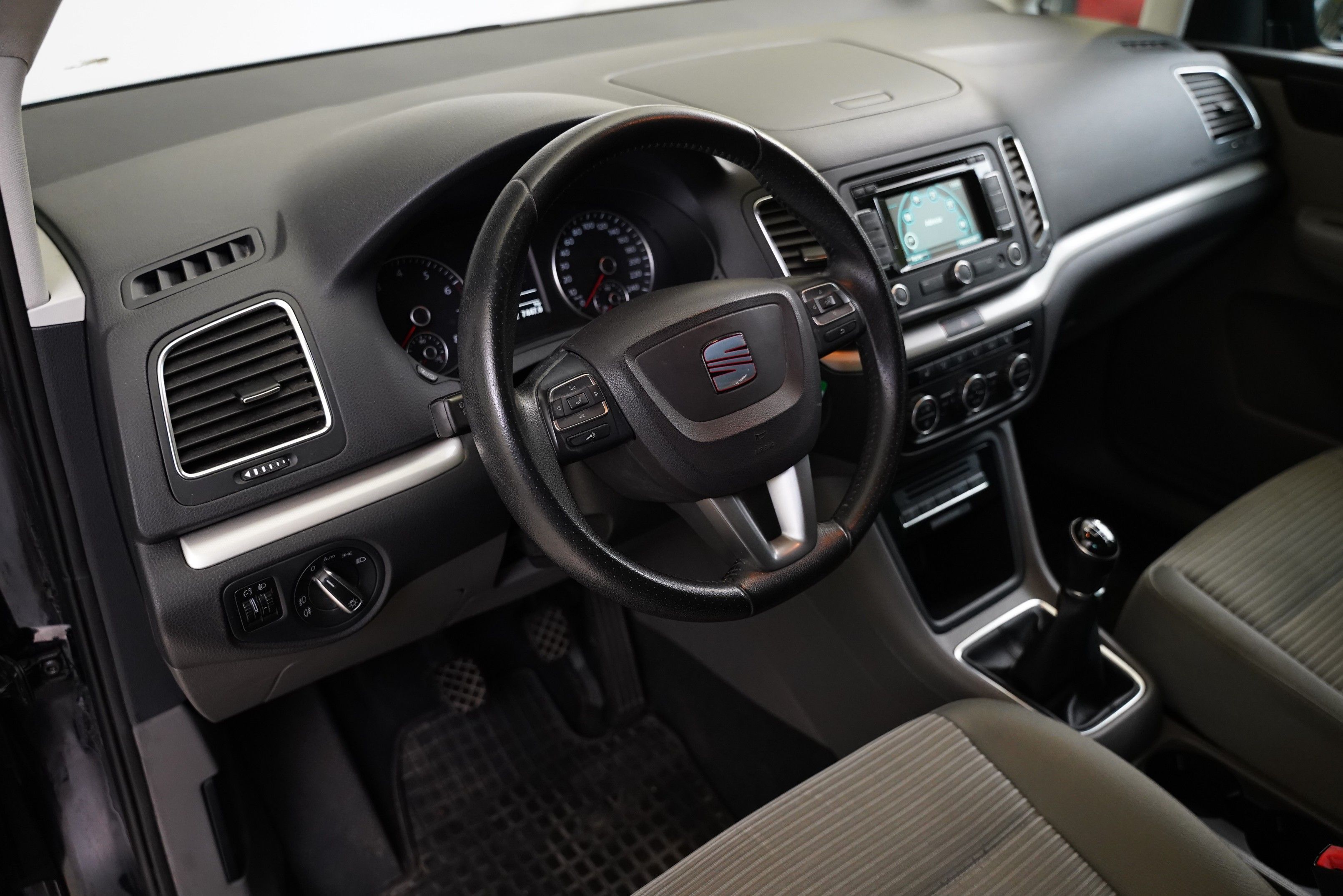 Seat Alhambra, 1.4 TSI 110 kW Style - fotka 5