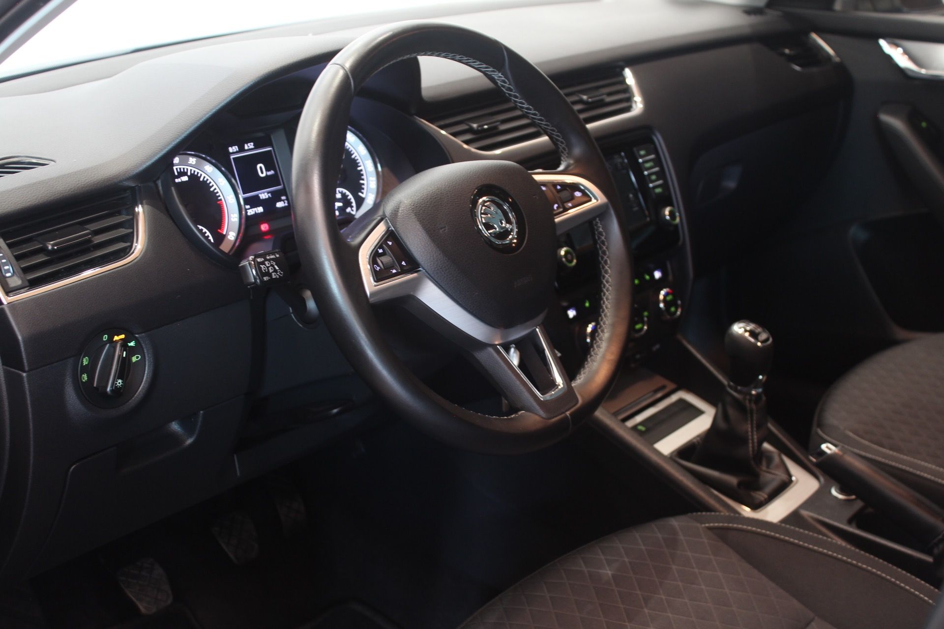 Škoda Octavia, 2.0TDI Style-Edittion Navi - fotka 3