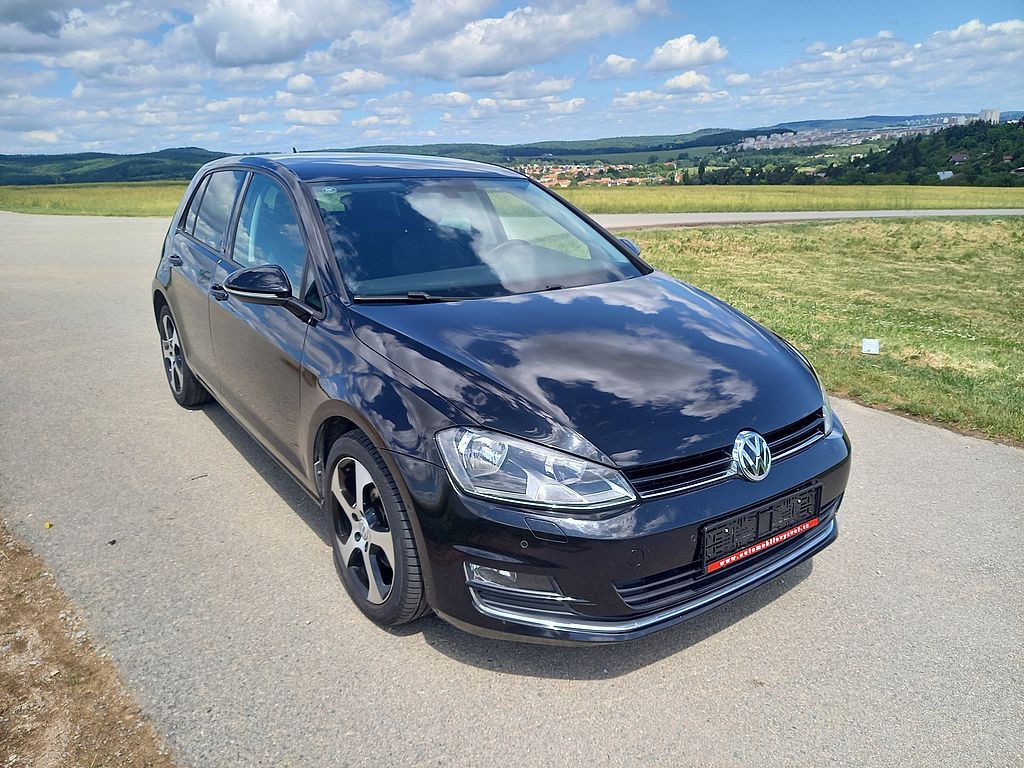 Volkswagen Golf, 1.6Tdi 81kw DSG+klima+alu+Navi - fotka 2