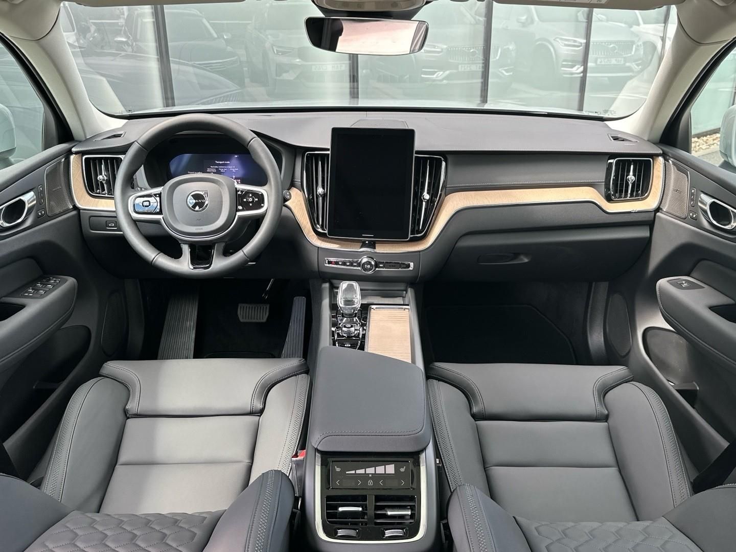 Volvo XC60, 2.0B5 184kW 4x4  ULTRA BRIGHT - fotka 4
