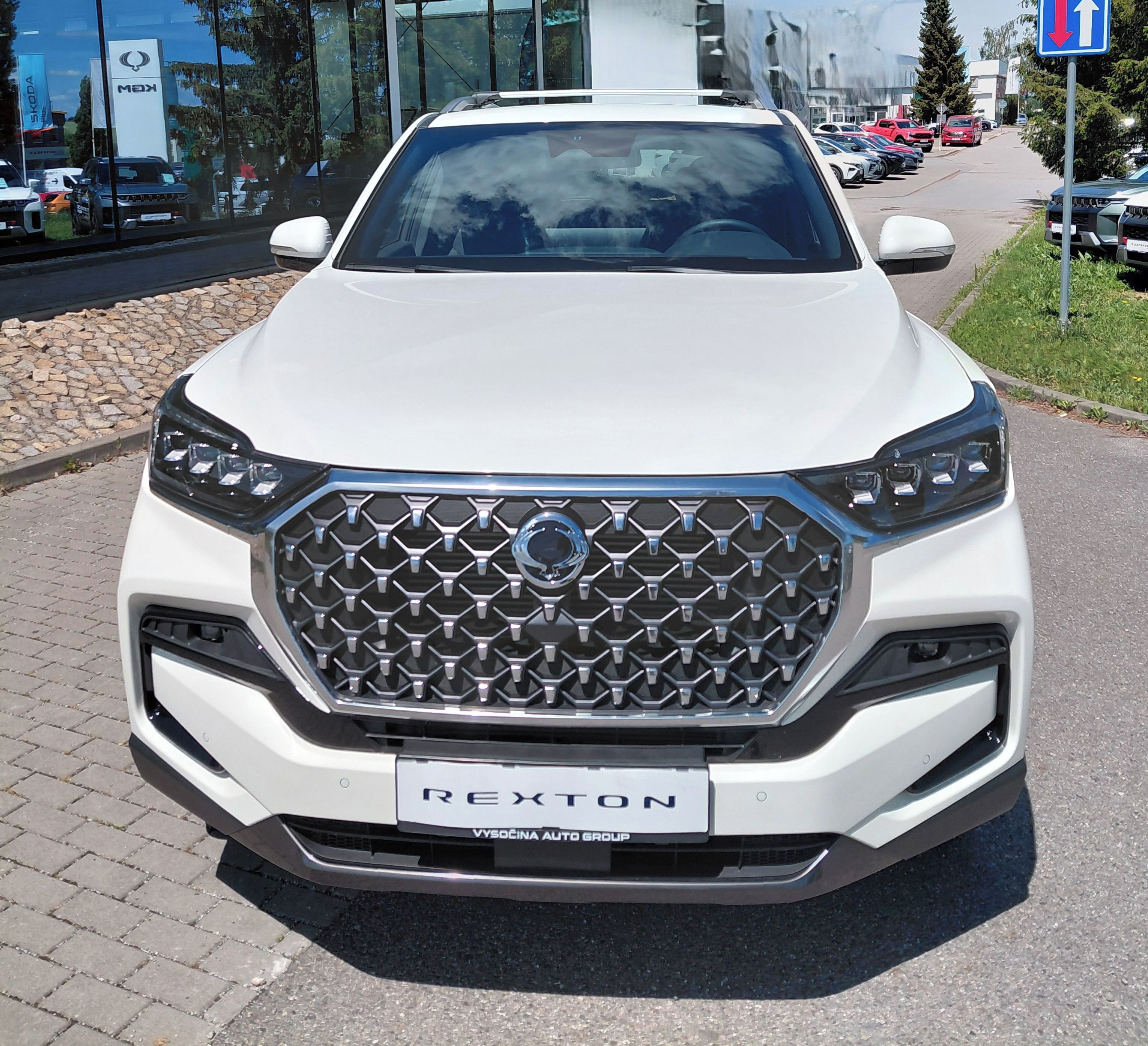 SsangYong Rexton, REXTON G4 2,2  CLUB 4WD 8AT - fotka 2