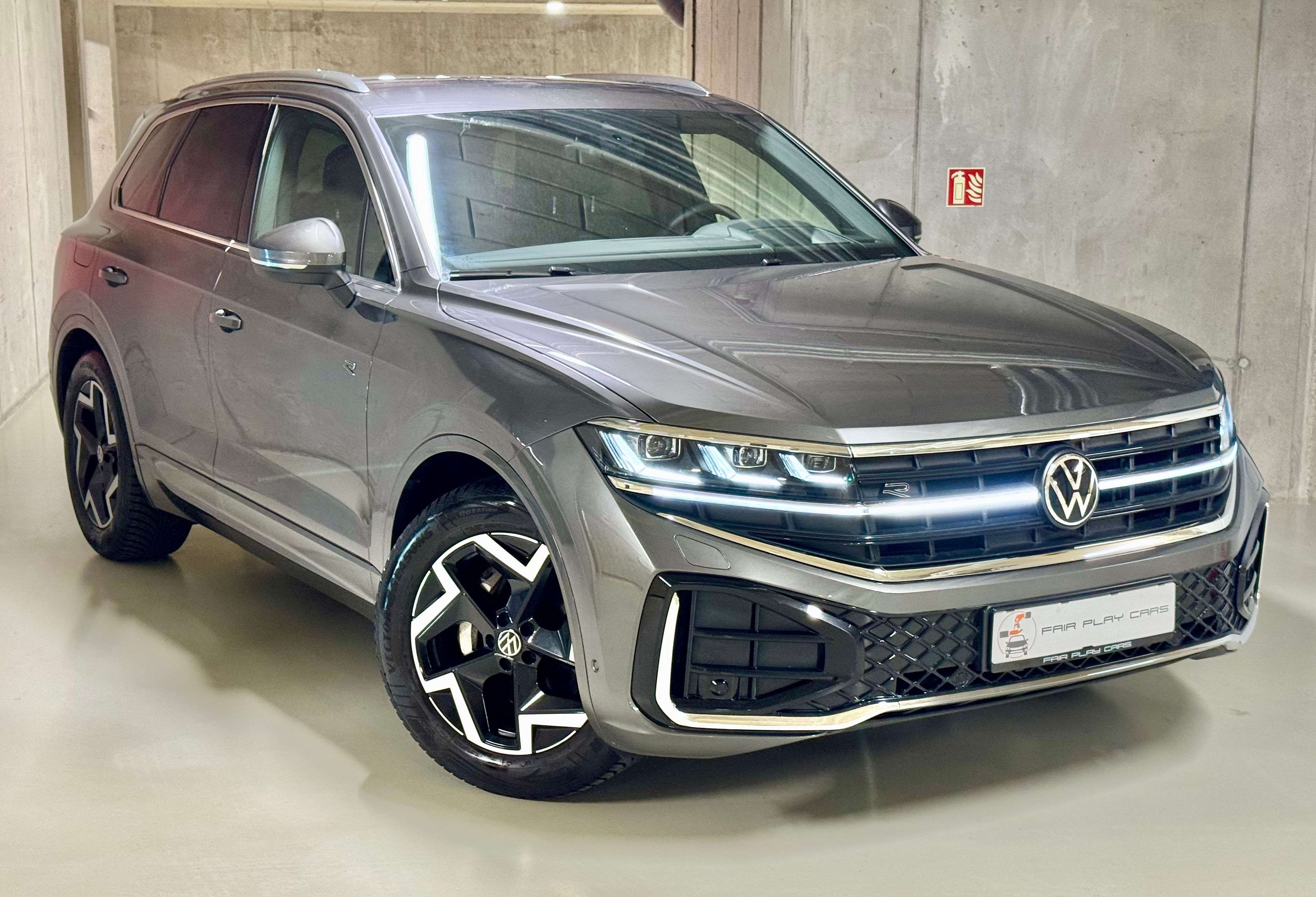Volkswagen Touareg, R-line/tazne/vzduch/matrix/HUD