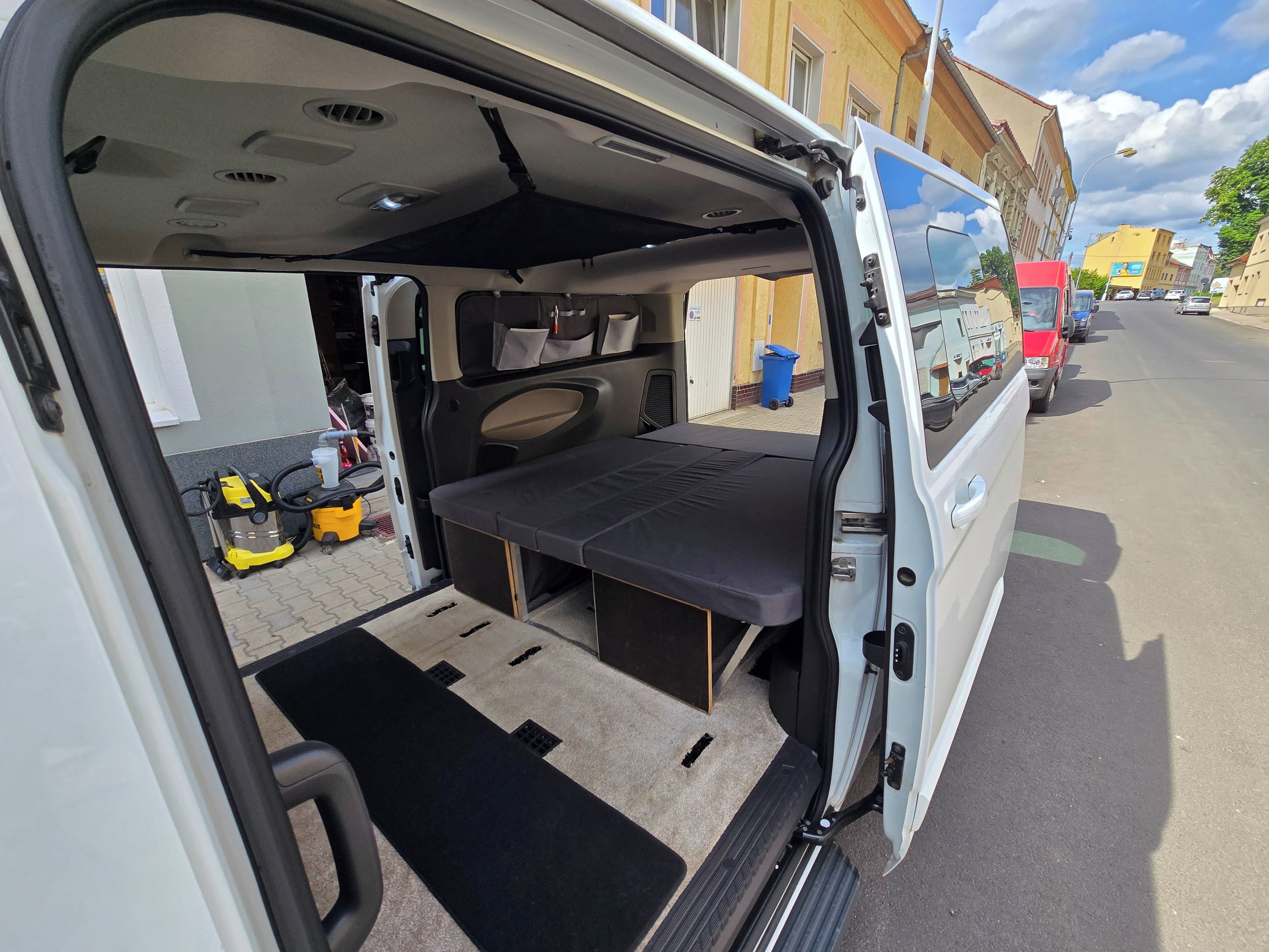 Ford Tourneo Custom, 2.2TDCi, L2 se spací vestavbou - fotka 6