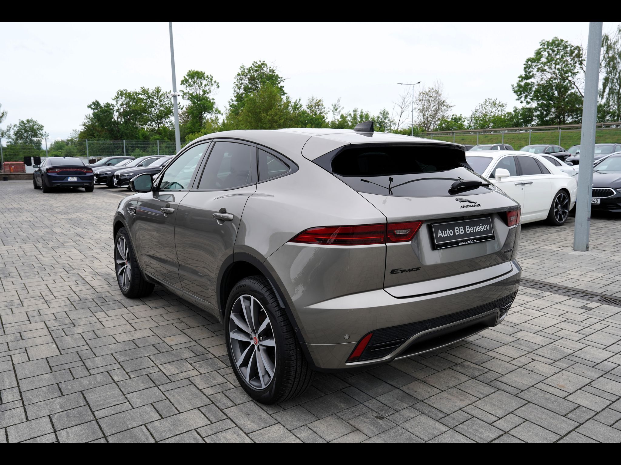 Jaguar E-Pace, D200 4WD R-Dynamic/Aut/LED/fac - fotka 4
