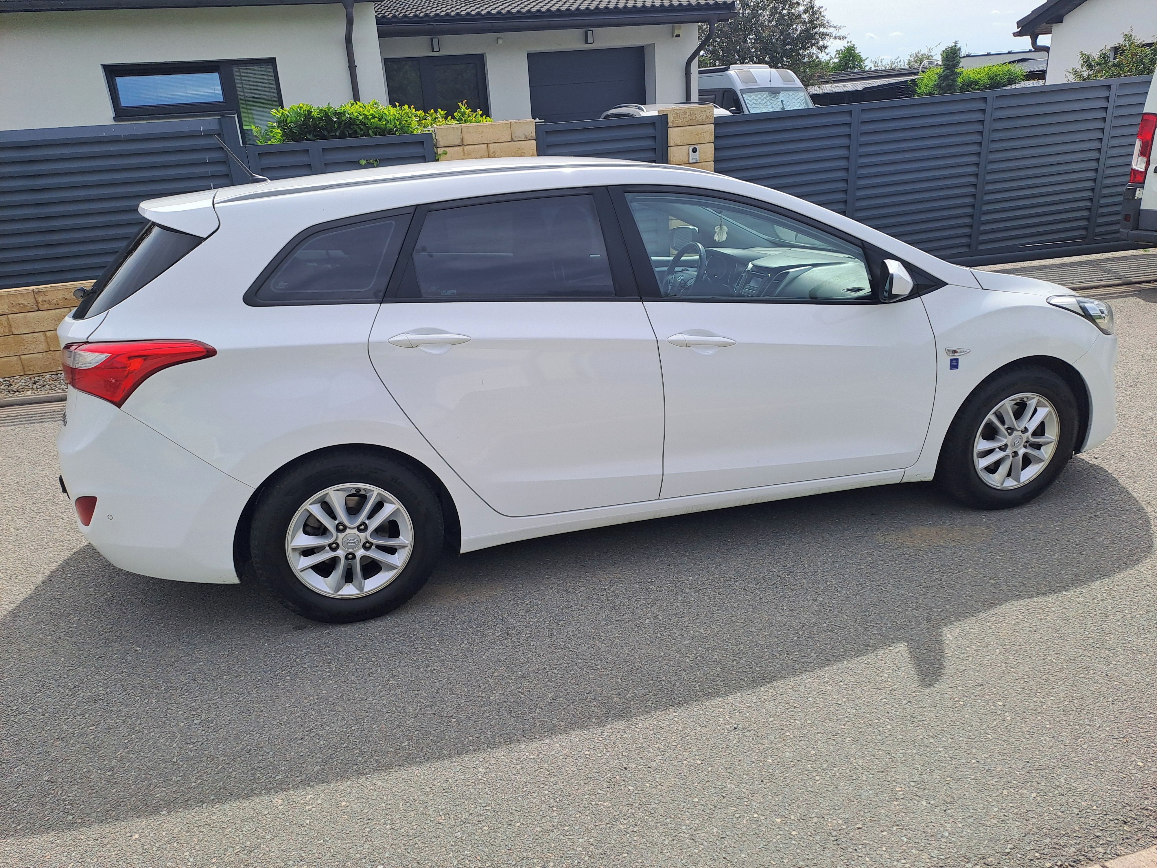 Hyundai i30, 1,6CRDI 1.MAJ,SERVISKA,TOP! - fotka 6