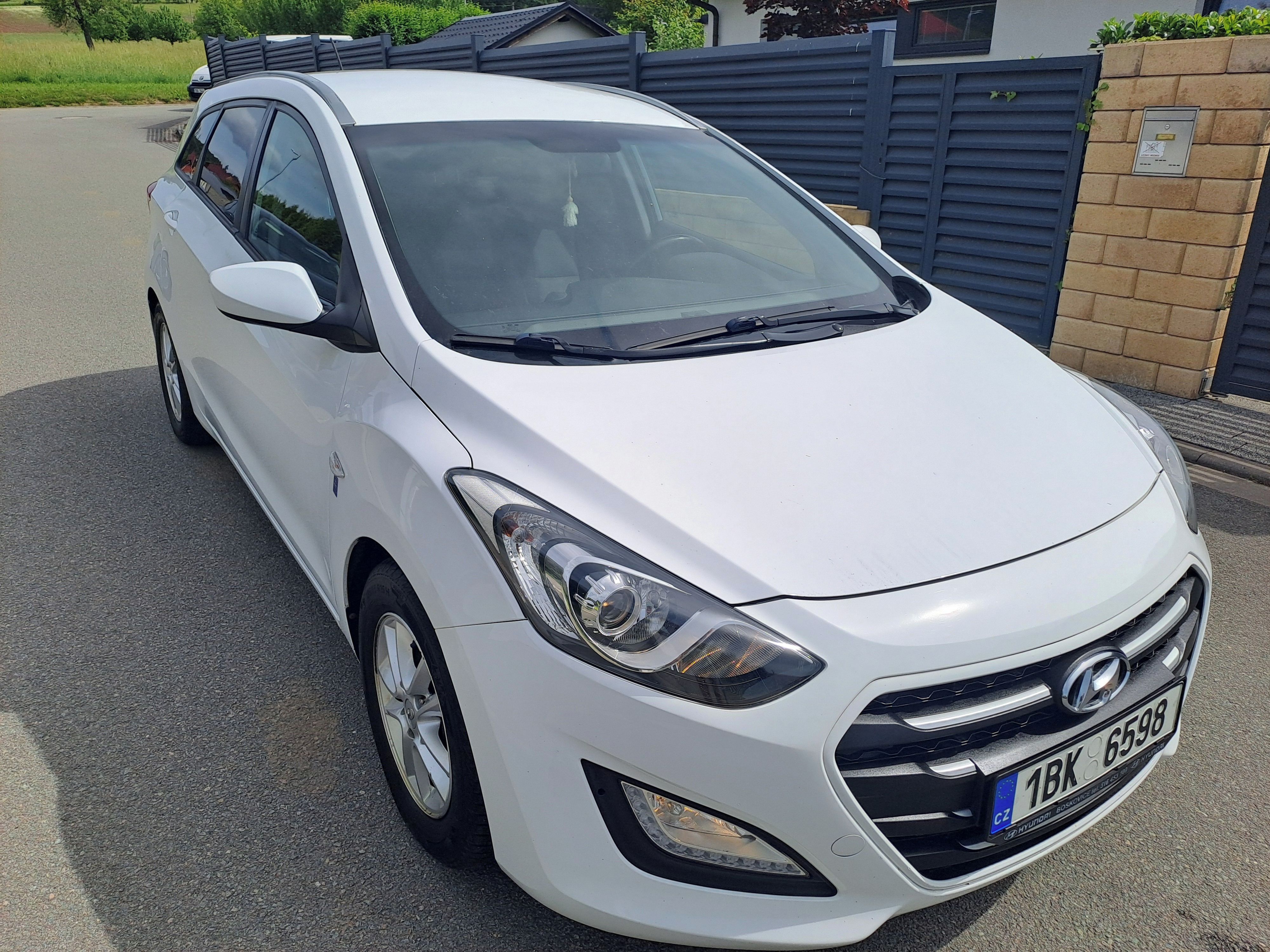 Hyundai i30, 1,6CRDI 1.MAJ,SERVISKA,TOP! - fotka 5