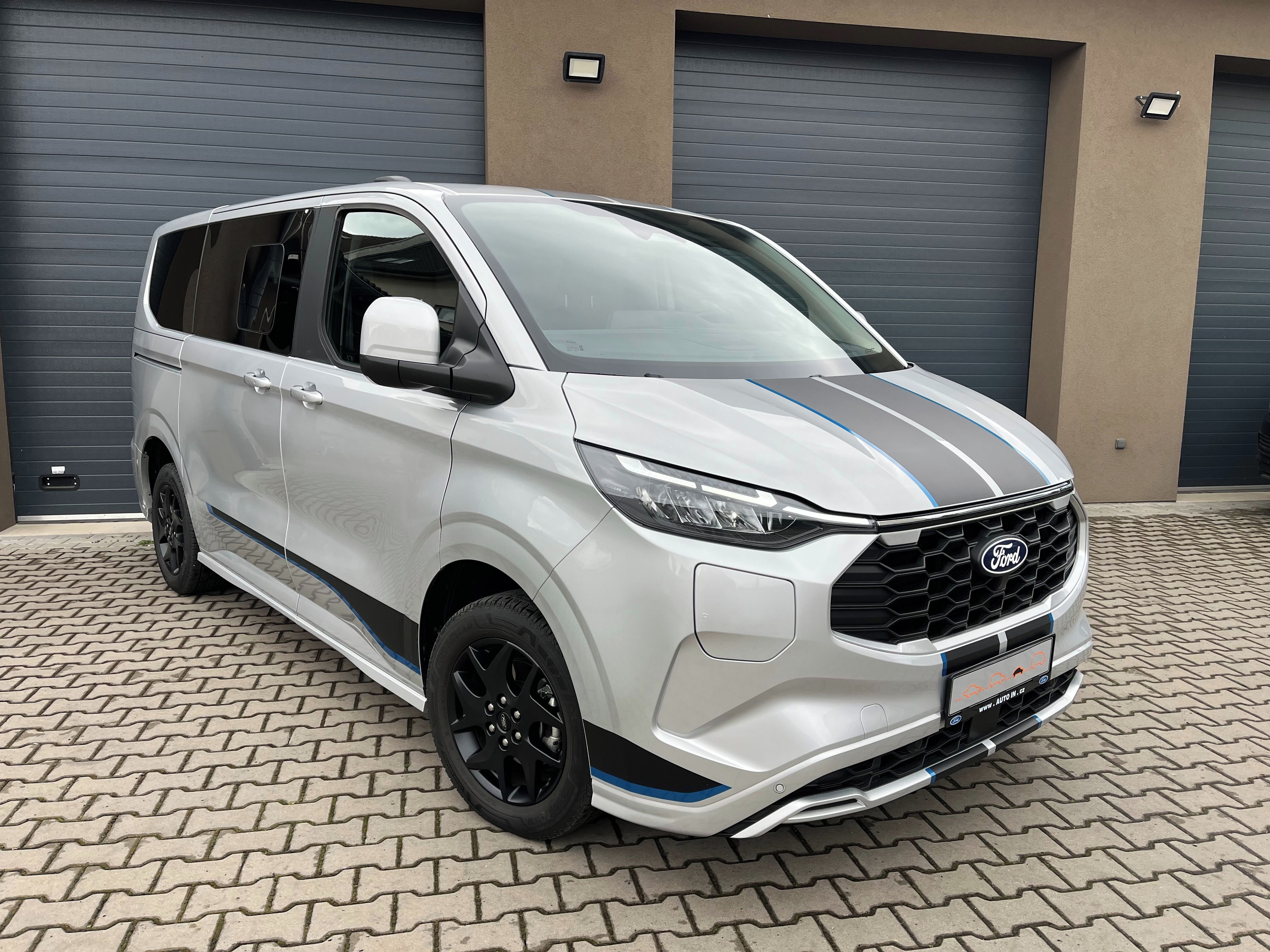 Ford Tourneo Custom, 2,5 PHVE 171Kw Sport,el TZ,DPH - fotka 5