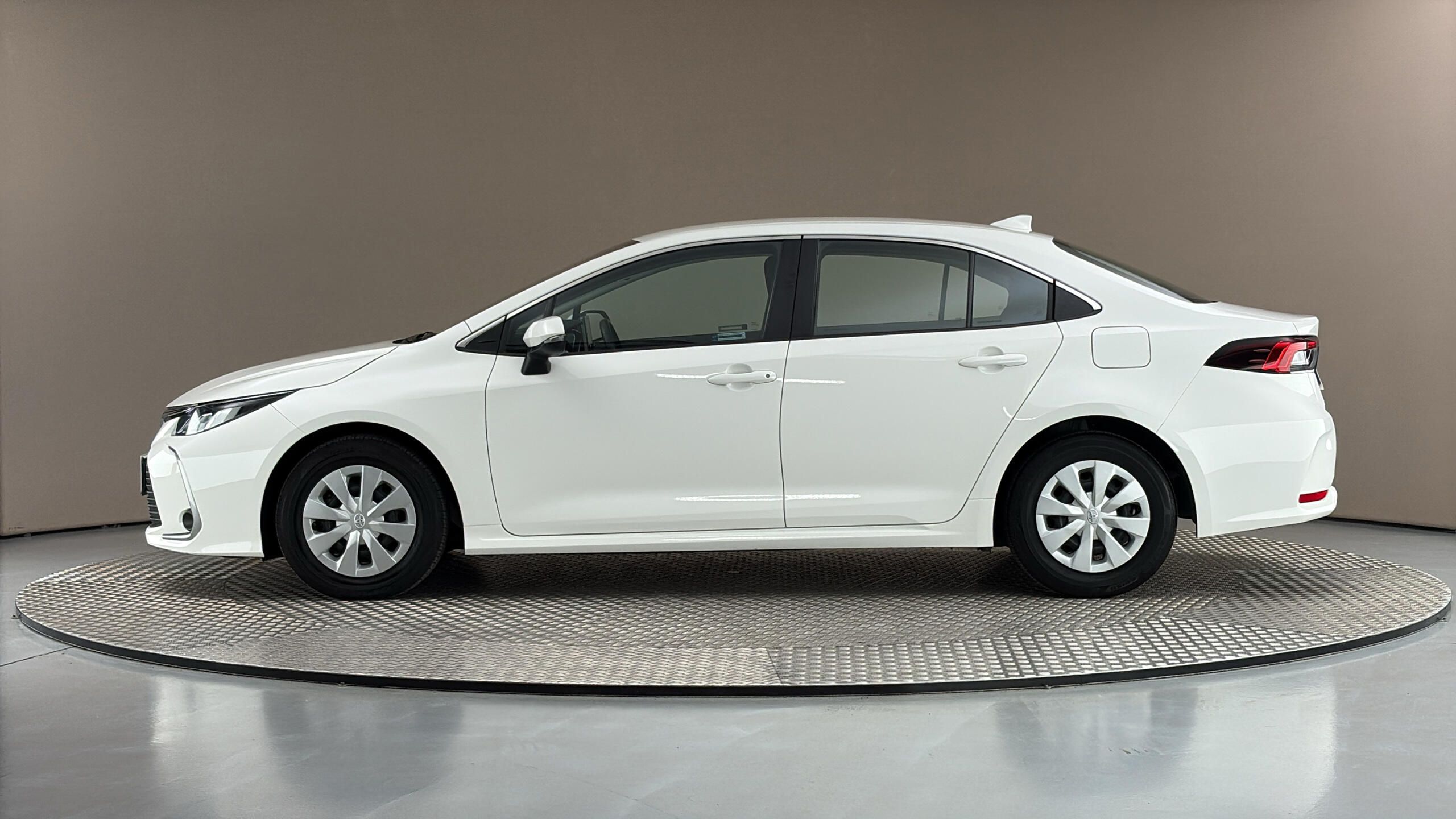 Toyota Corolla, 1.8 Hybrid AUT Active Sedan - fotka 4
