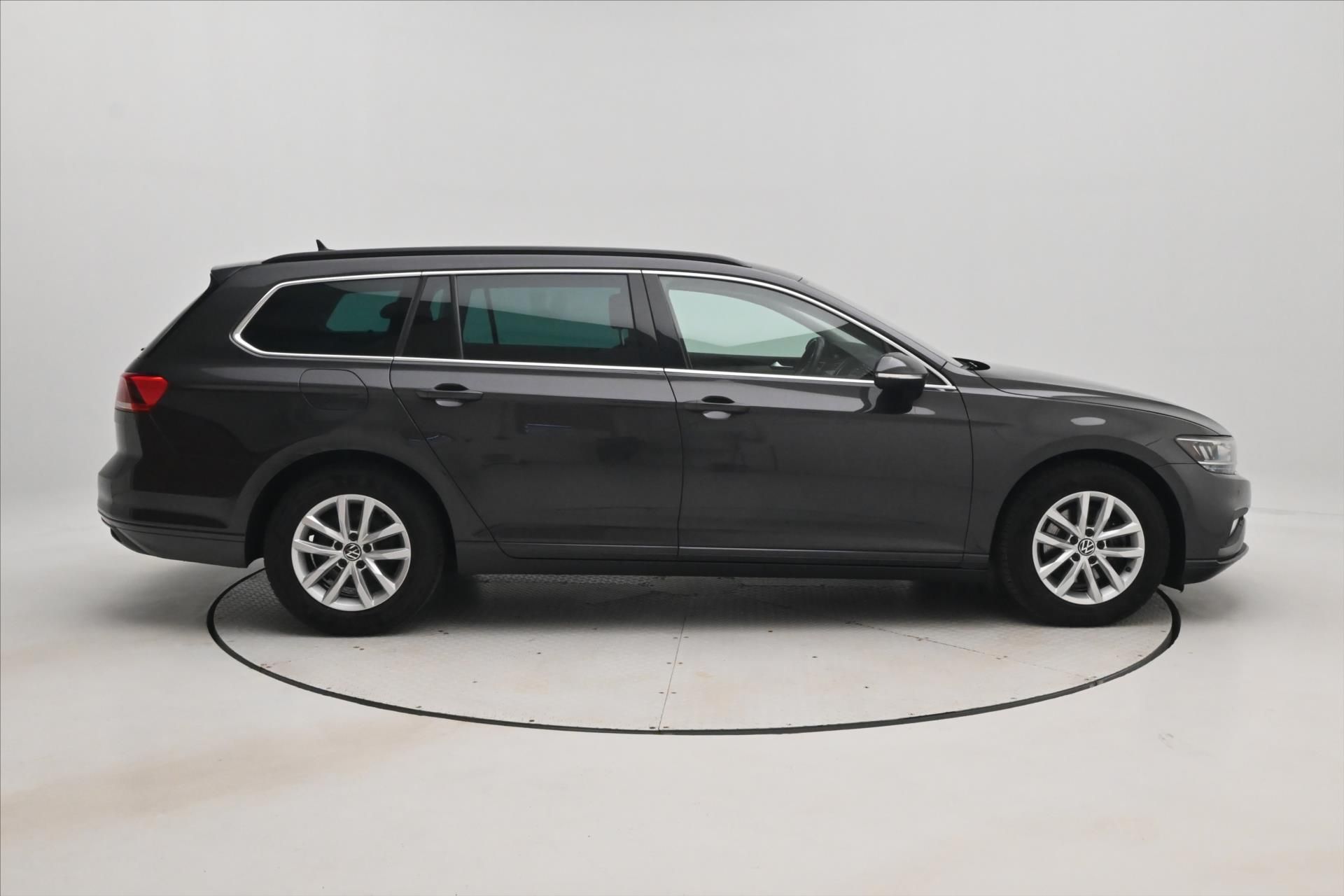 Volkswagen Passat, 2,0 TDI 110kW DSG Business Zár - fotka 4