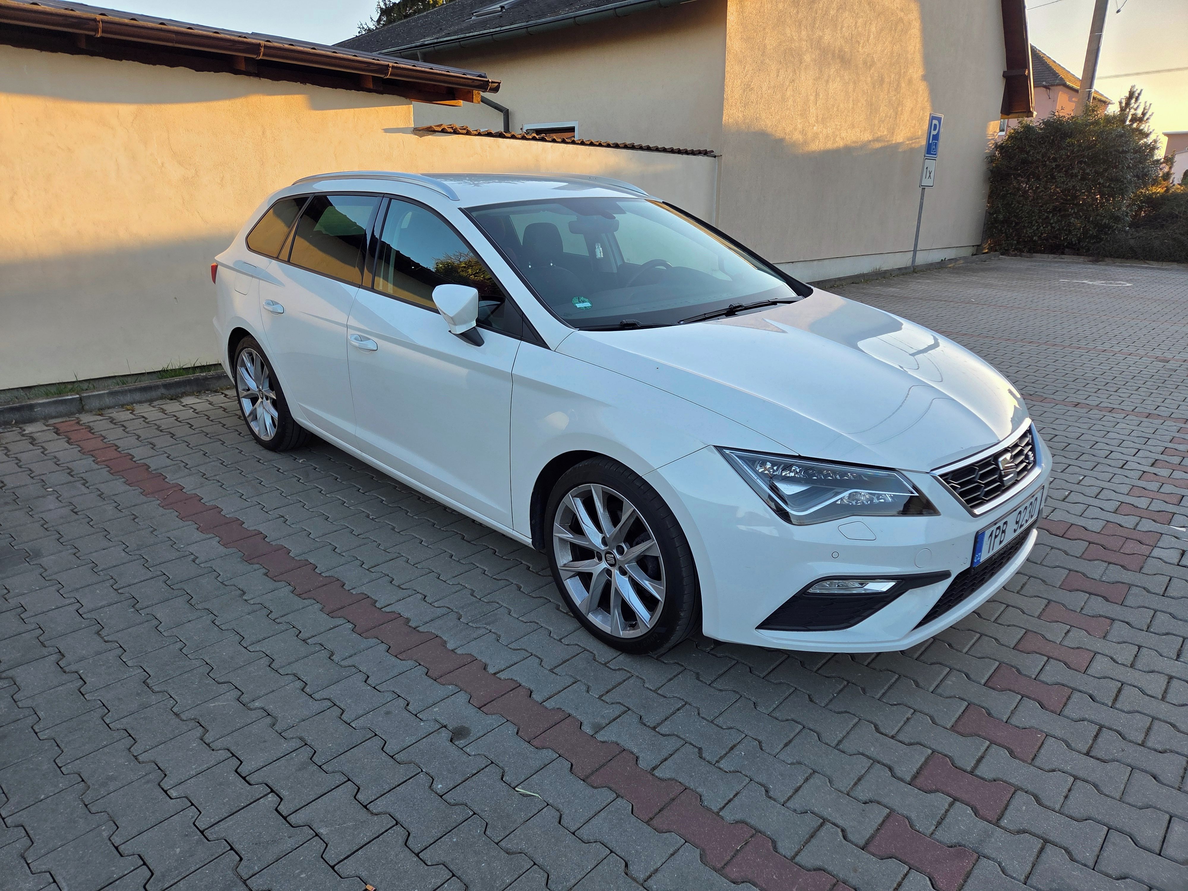 Seat Leon, Seat Leon FR ST 1.5 TSI 110kW - fotka 2