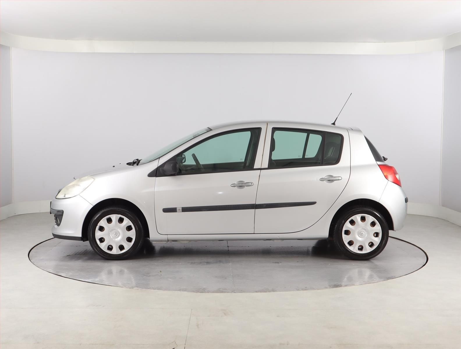 Renault Clio, 1.2 16V , oblíbený vůz - fotka 3