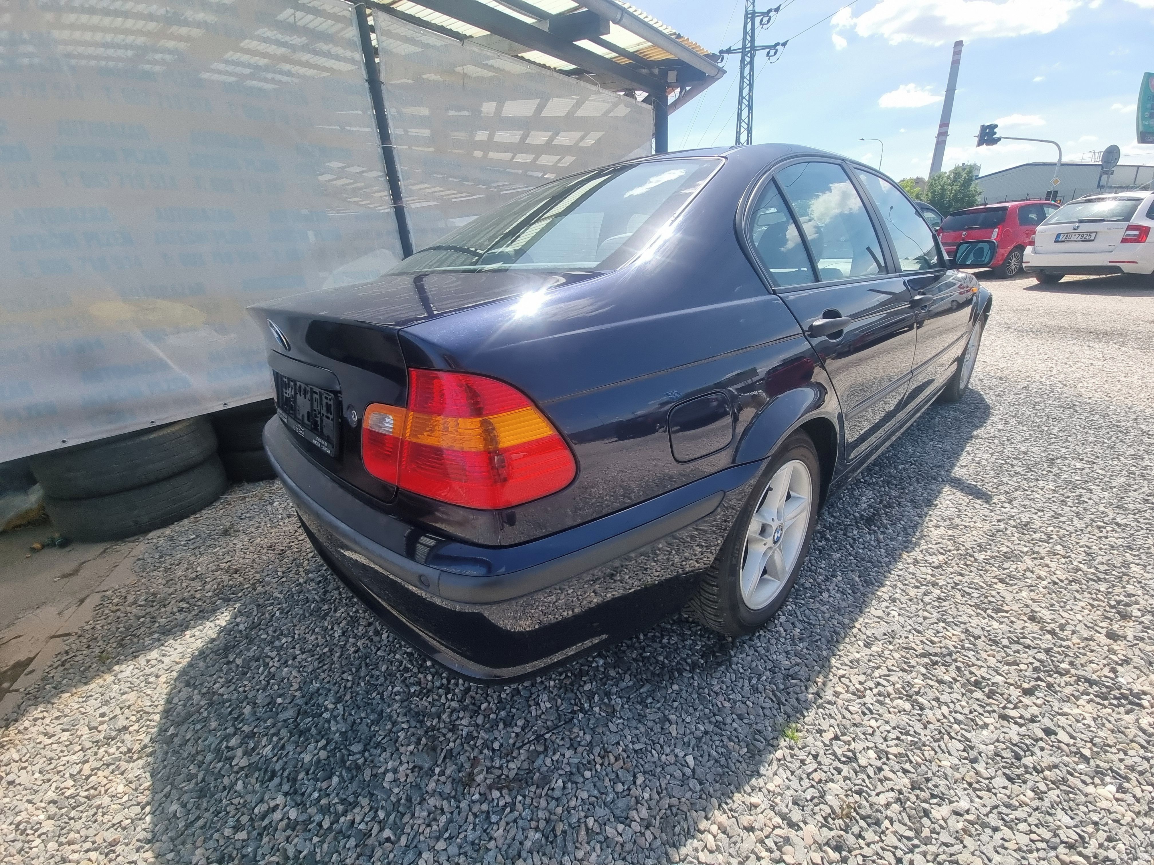 BMW Řada 3, 318 í 105 KW - fotka 3