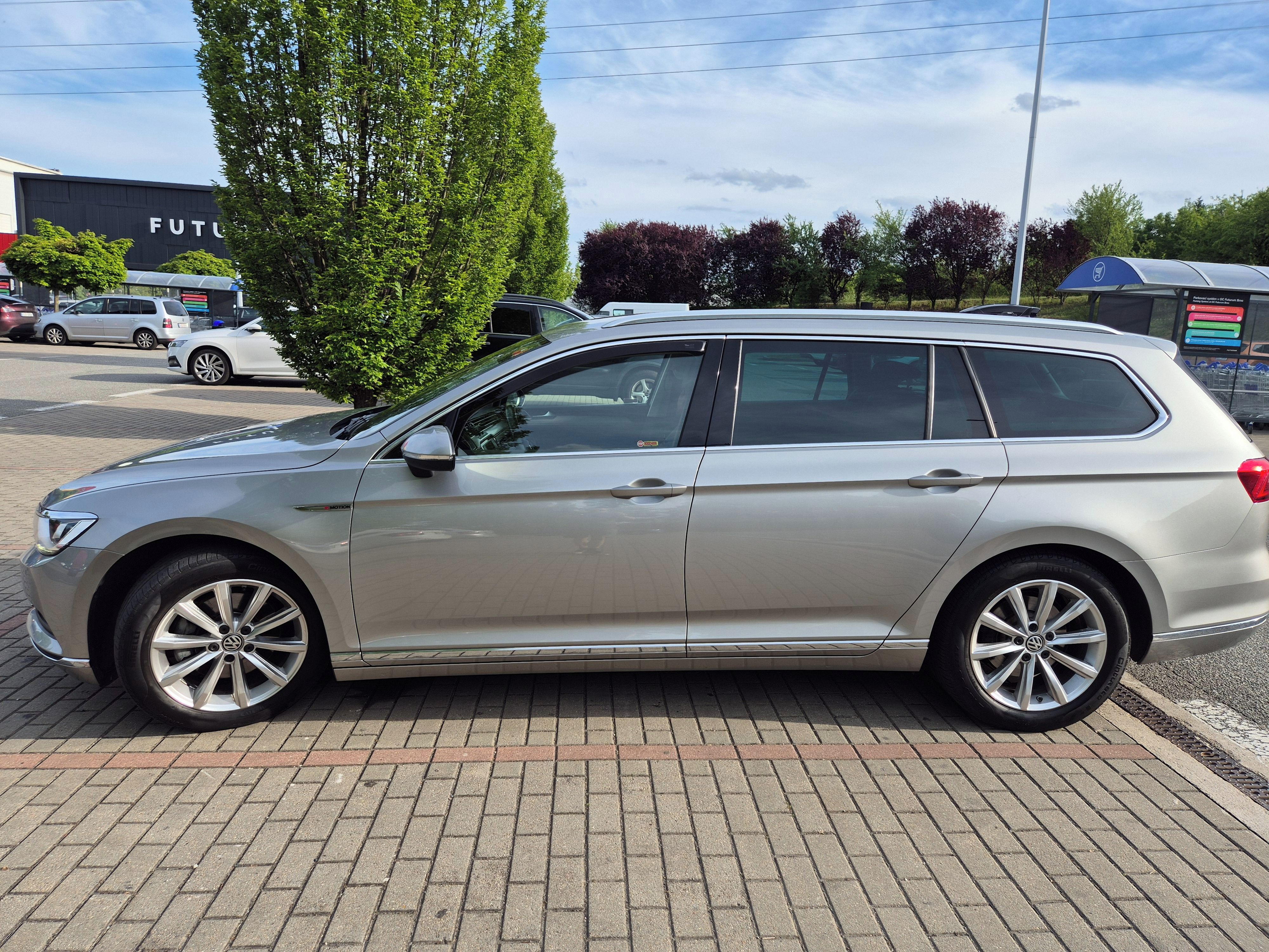 Volkswagen Passat, 2.0 TDI 110kW 4Motion Highline - fotka 4