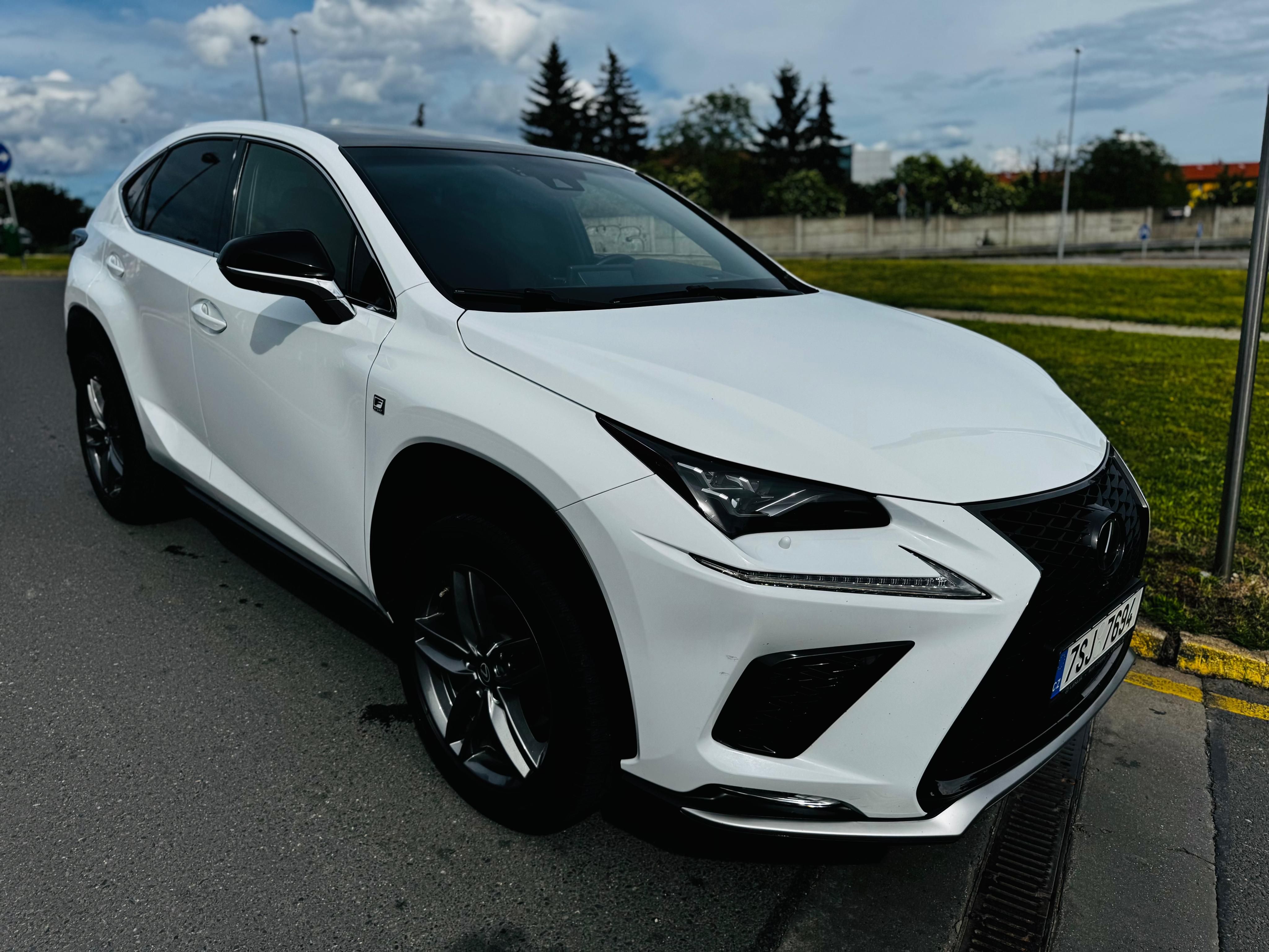 Lexus NX 300h, Lexus NX300h F-Sport - fotka 3