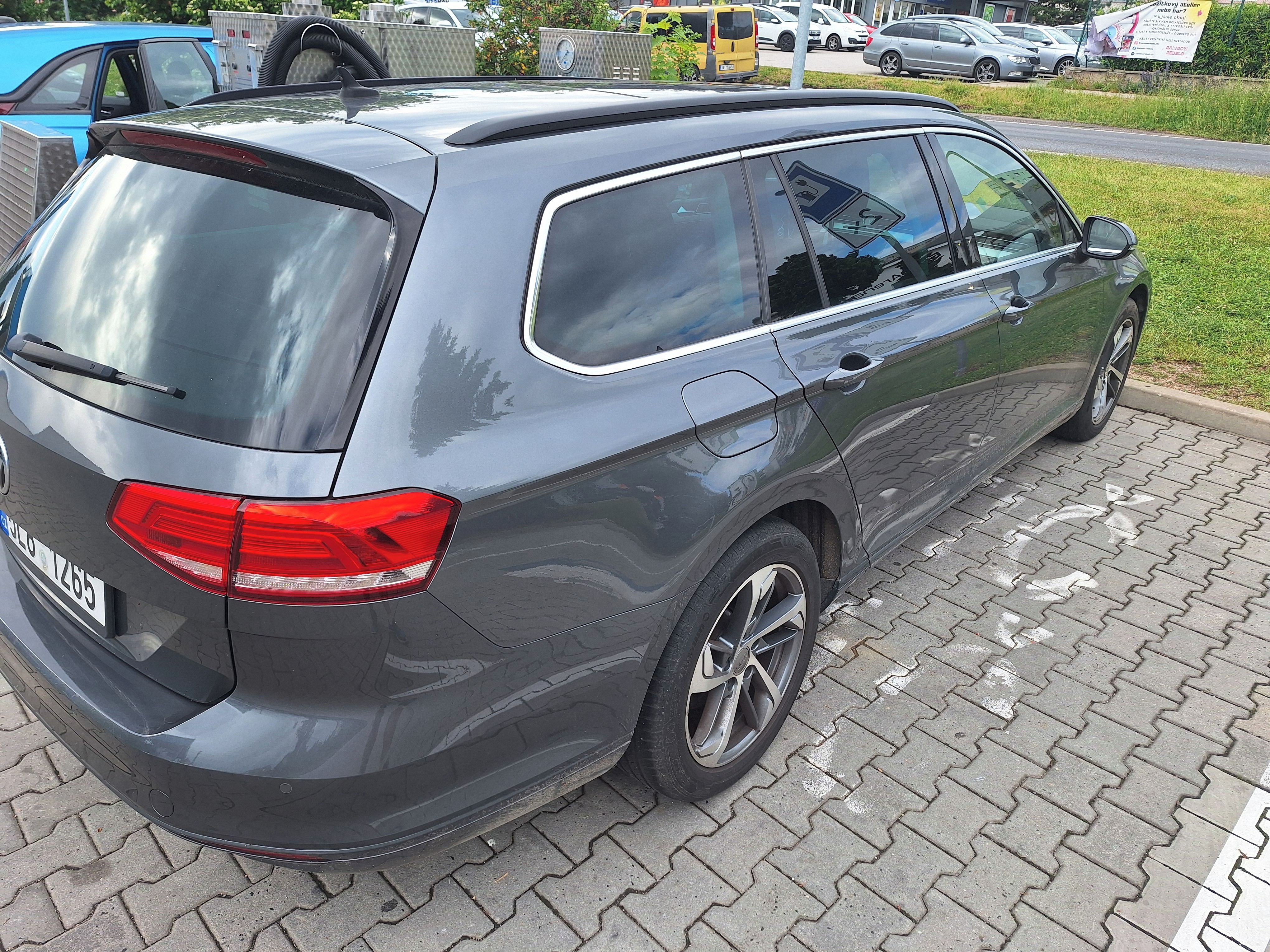 Volkswagen Passat, VW Passat Highline 2,0 TDI - fotka 5