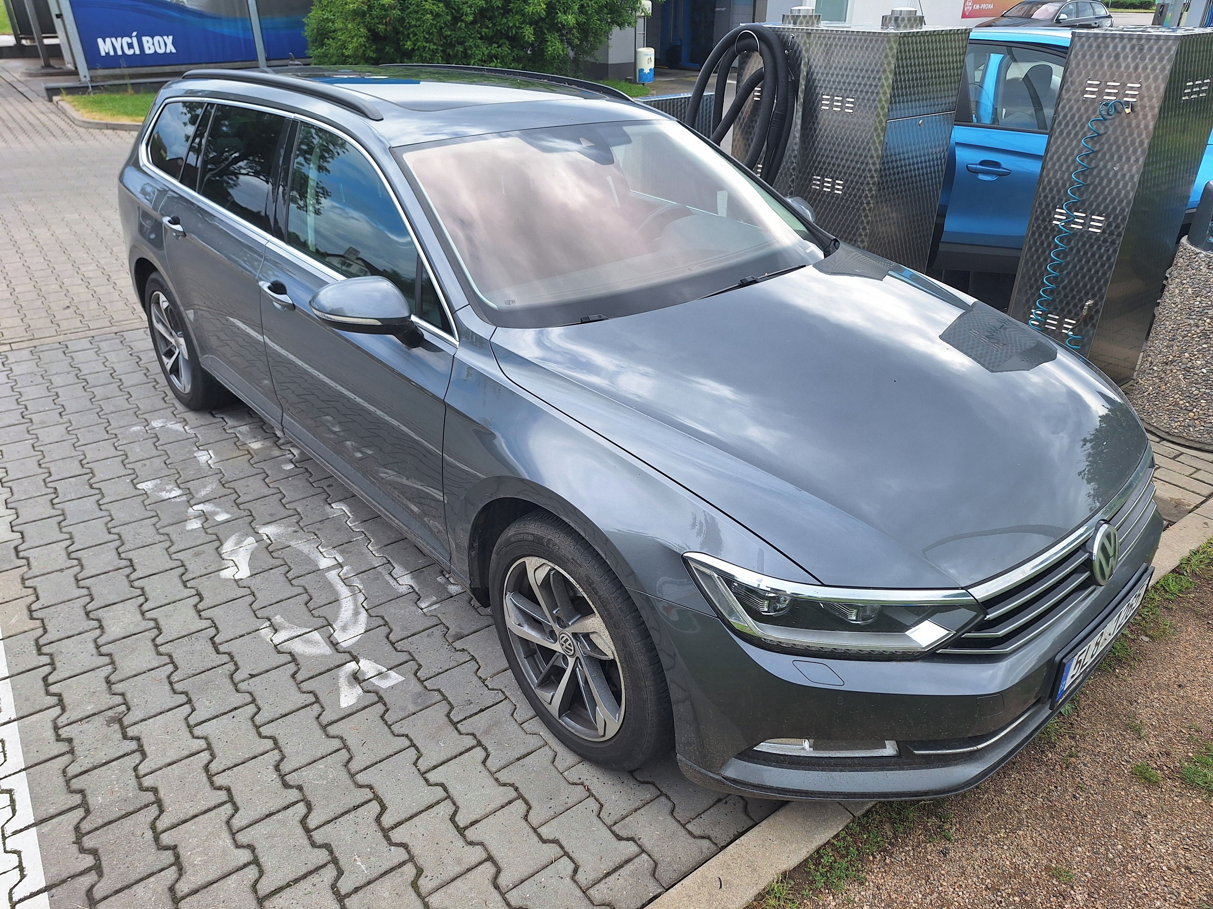 Volkswagen Passat, VW Passat Highline 2,0 TDI - fotka 3