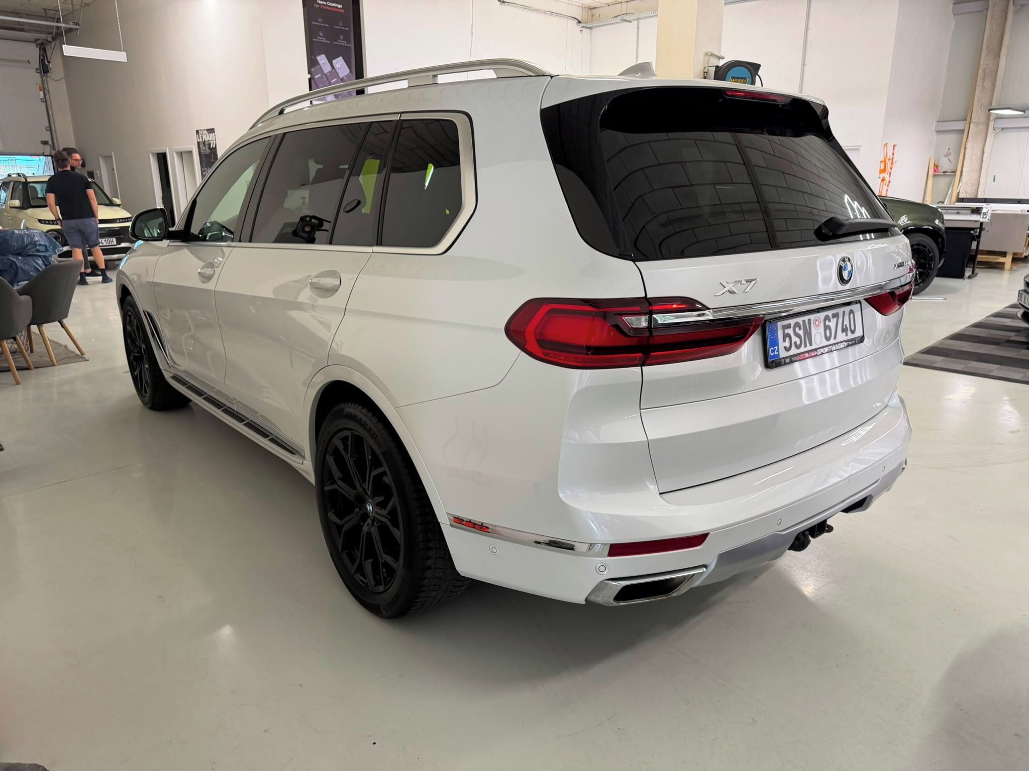 BMW X7, xDrive60i 4.4 V8 TwinTurbo - fotka 4