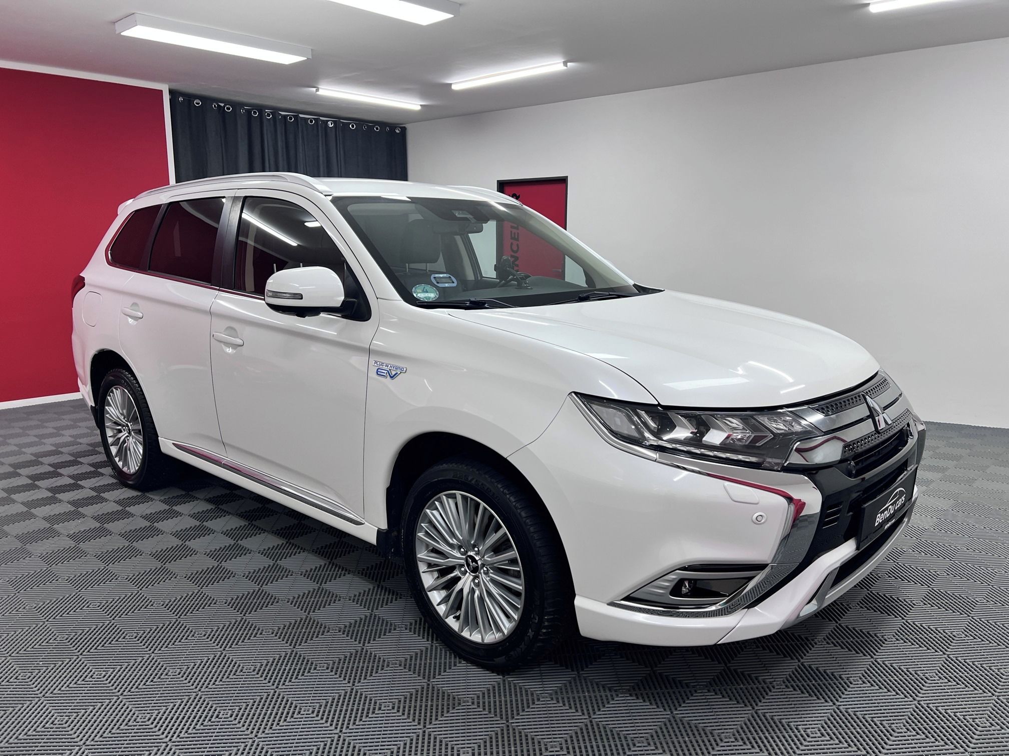 Mitsubishi Outlander, 2,4 PHEV 165 kW 4x4 - fotka 3