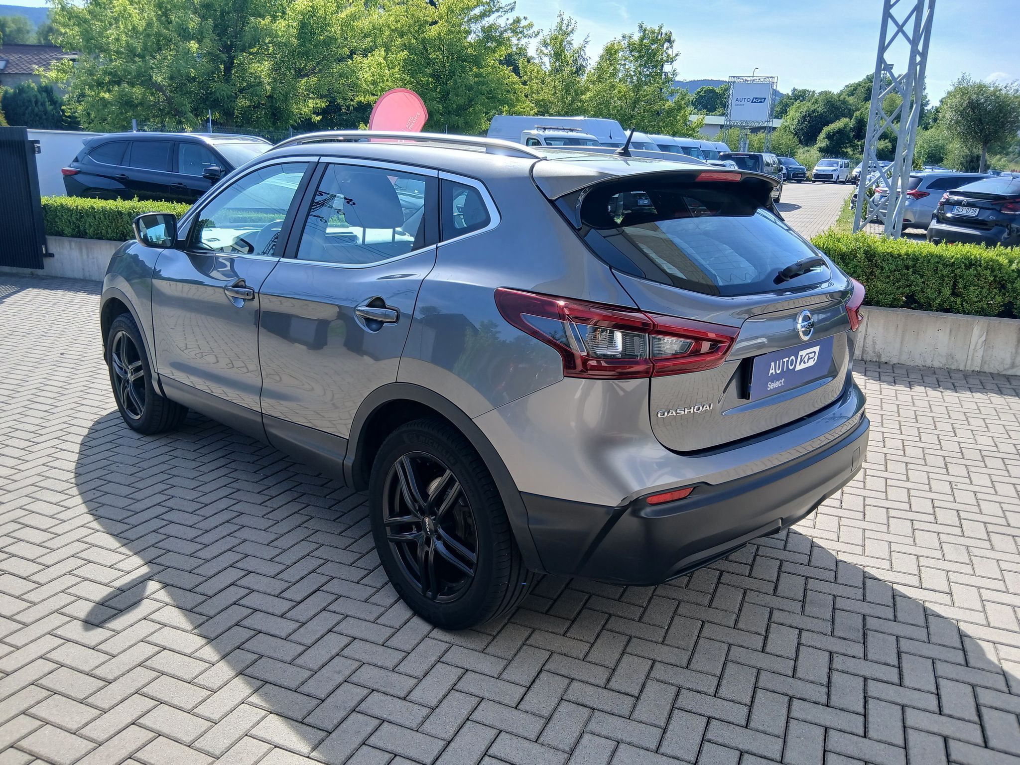 Nissan Qashqai, 1,3 DIG-T 140k Acenta + 18"ALU - fotka 4