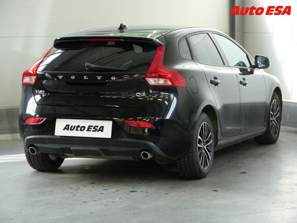 Volvo V40, 2.0D - fotka 4