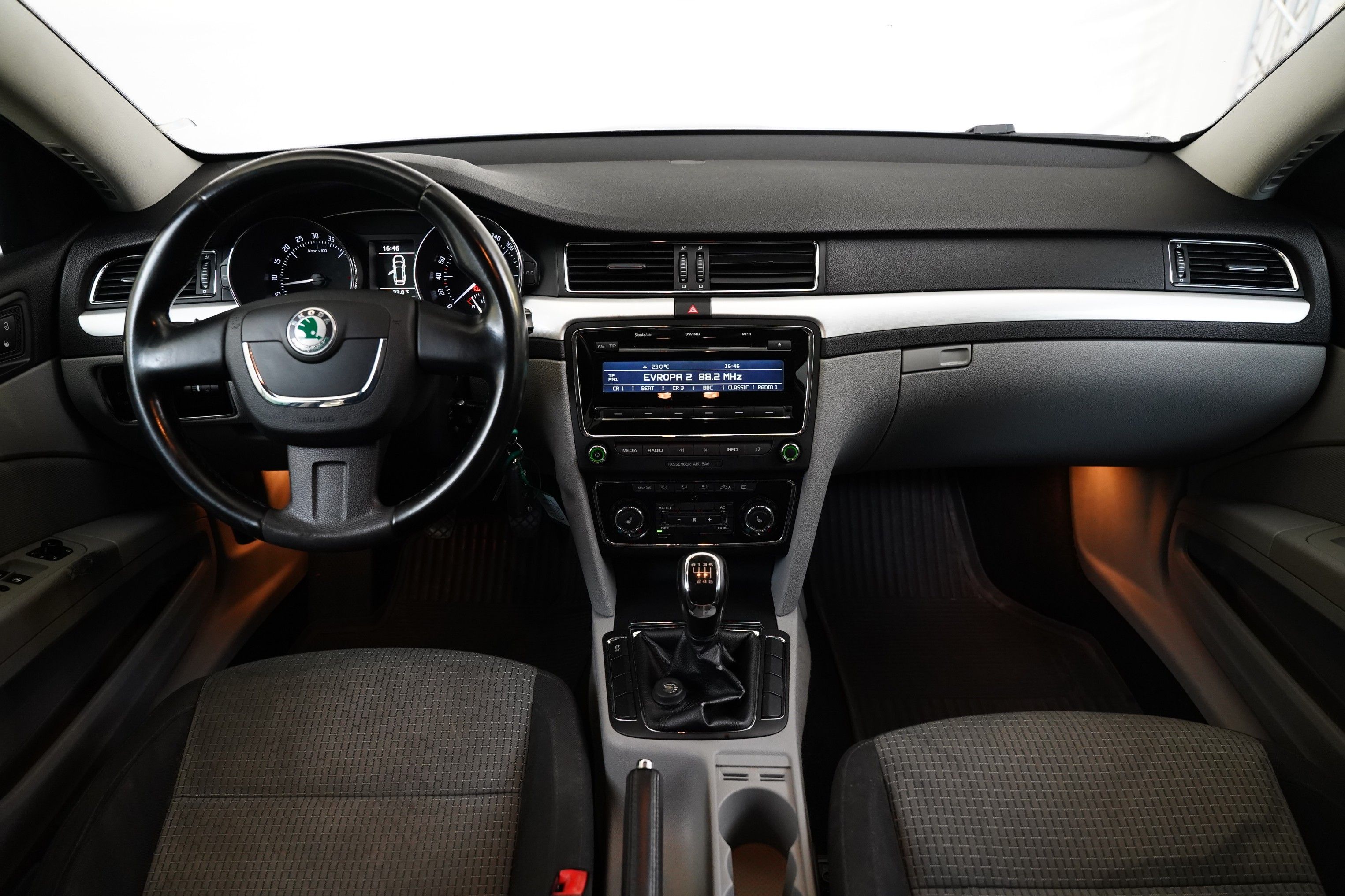 Škoda Superb, 2.0 TDI 103 kW Ambition - fotka 5