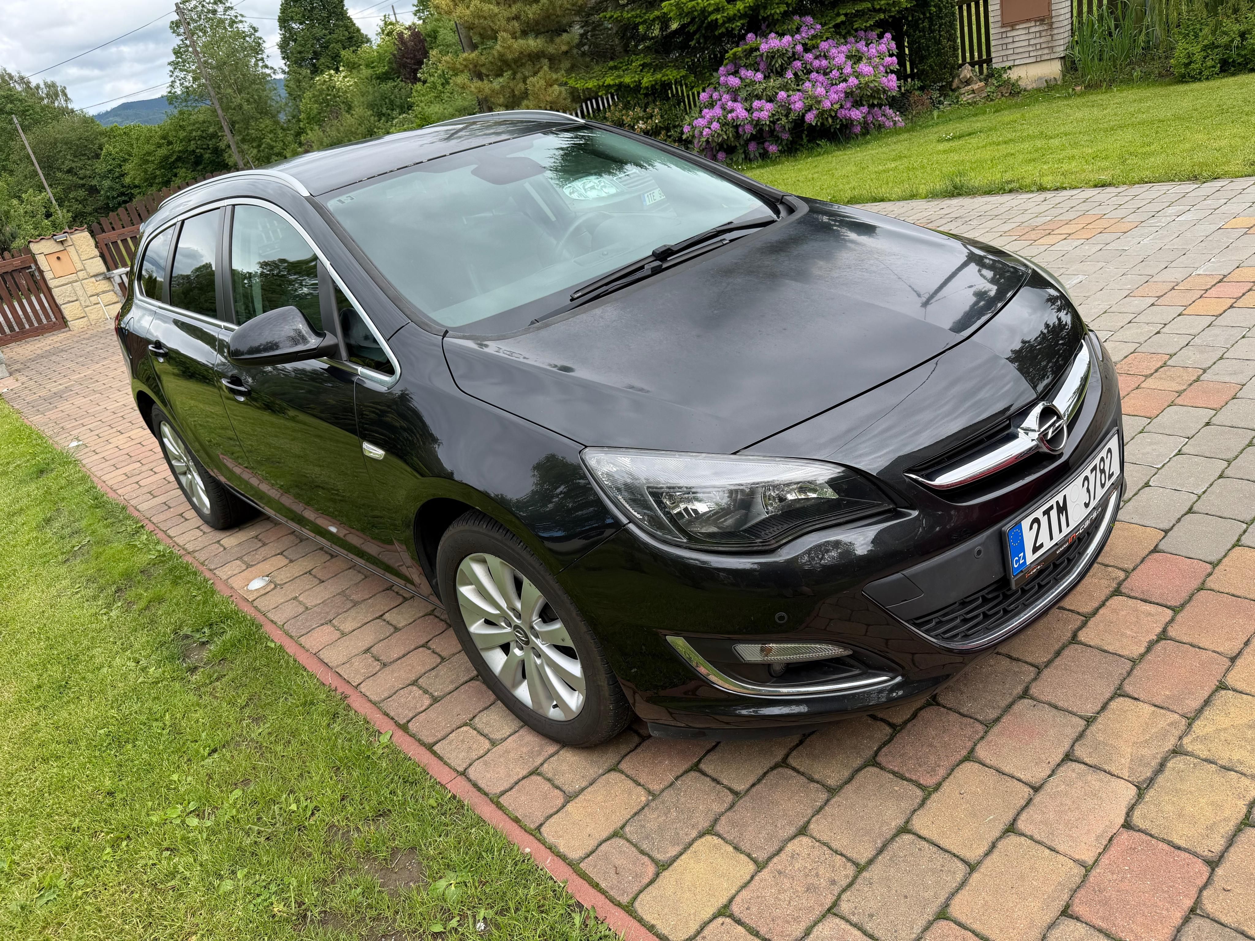 Opel Astra, J,1.6 CDTi 100KW Sports tourer - fotka 3