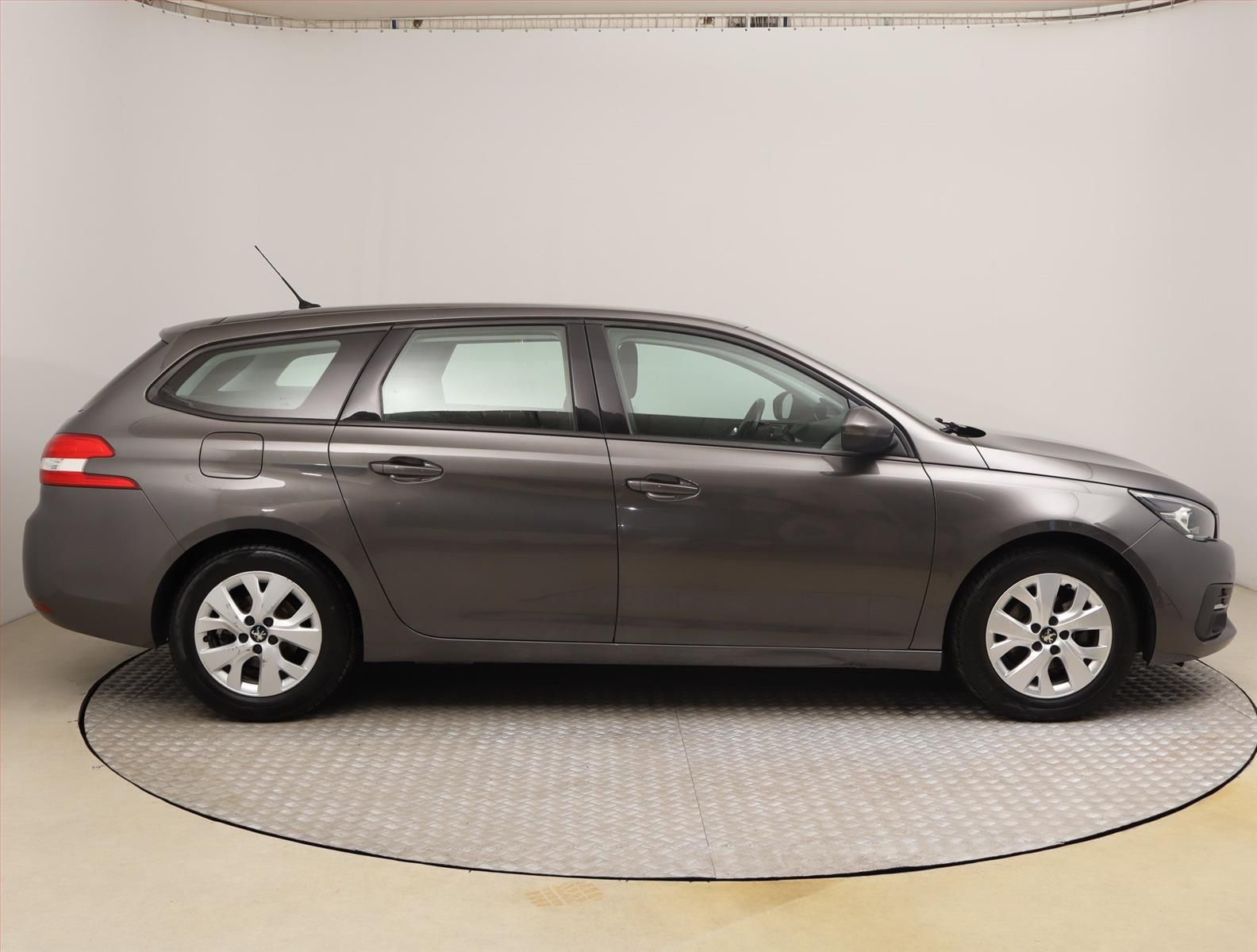 Peugeot 308, 1.6 BlueHDi, Navi - fotka 6