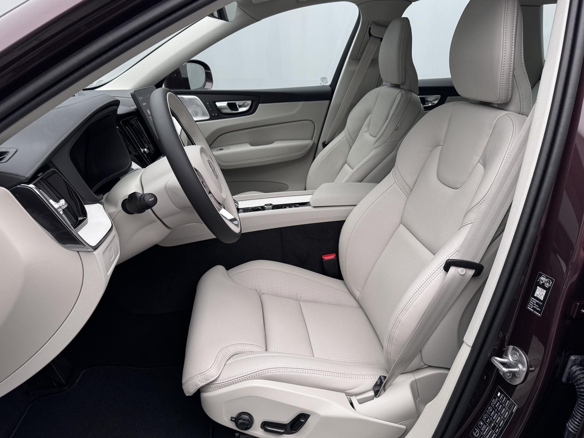 Volvo XC60, B5 AWD AUT BRIGHT ULTRA - fotka 3