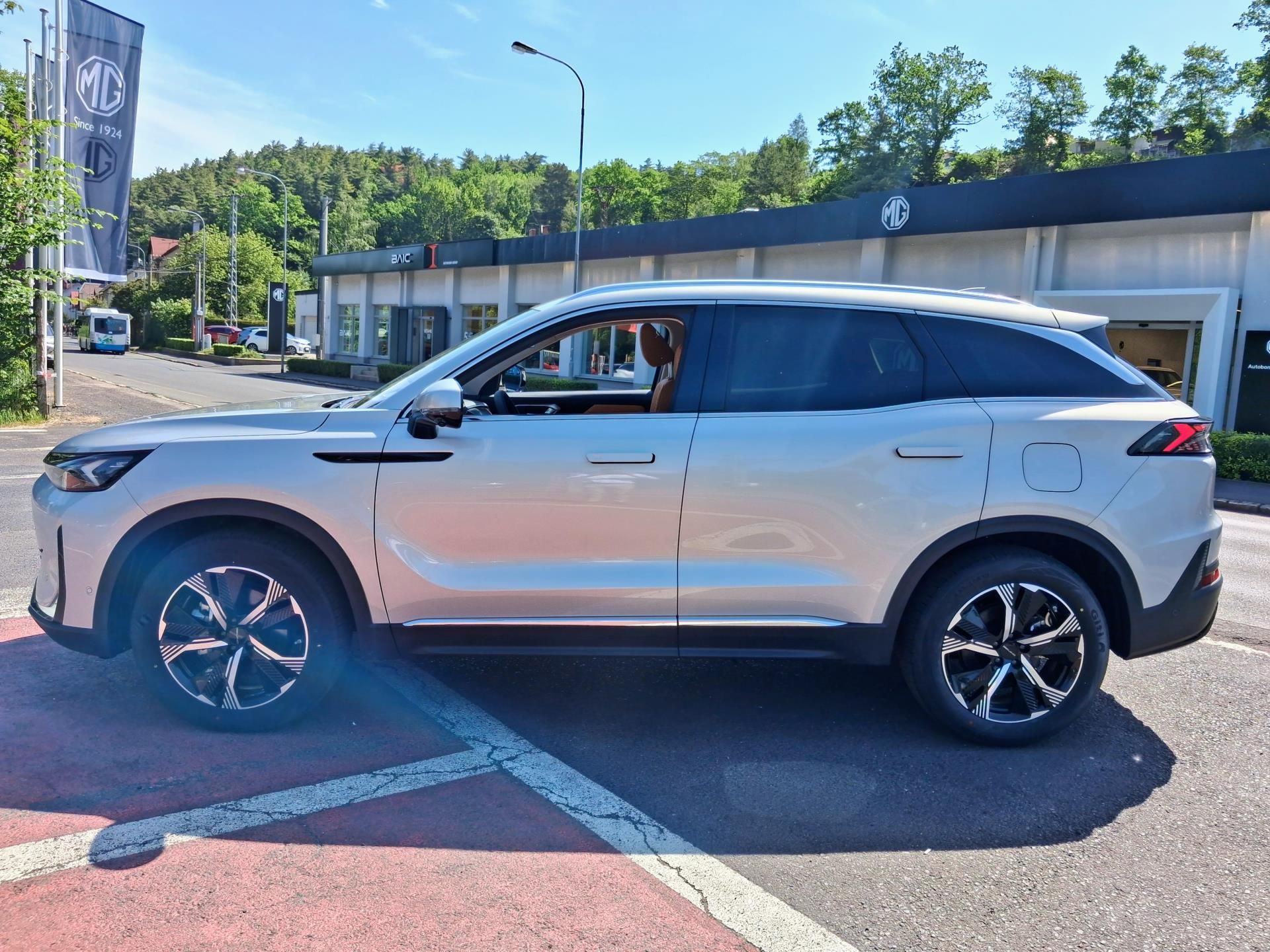 BAIC X7, X7 ALL IN 1.5T 130kW 4×2 7DCT - fotka 4