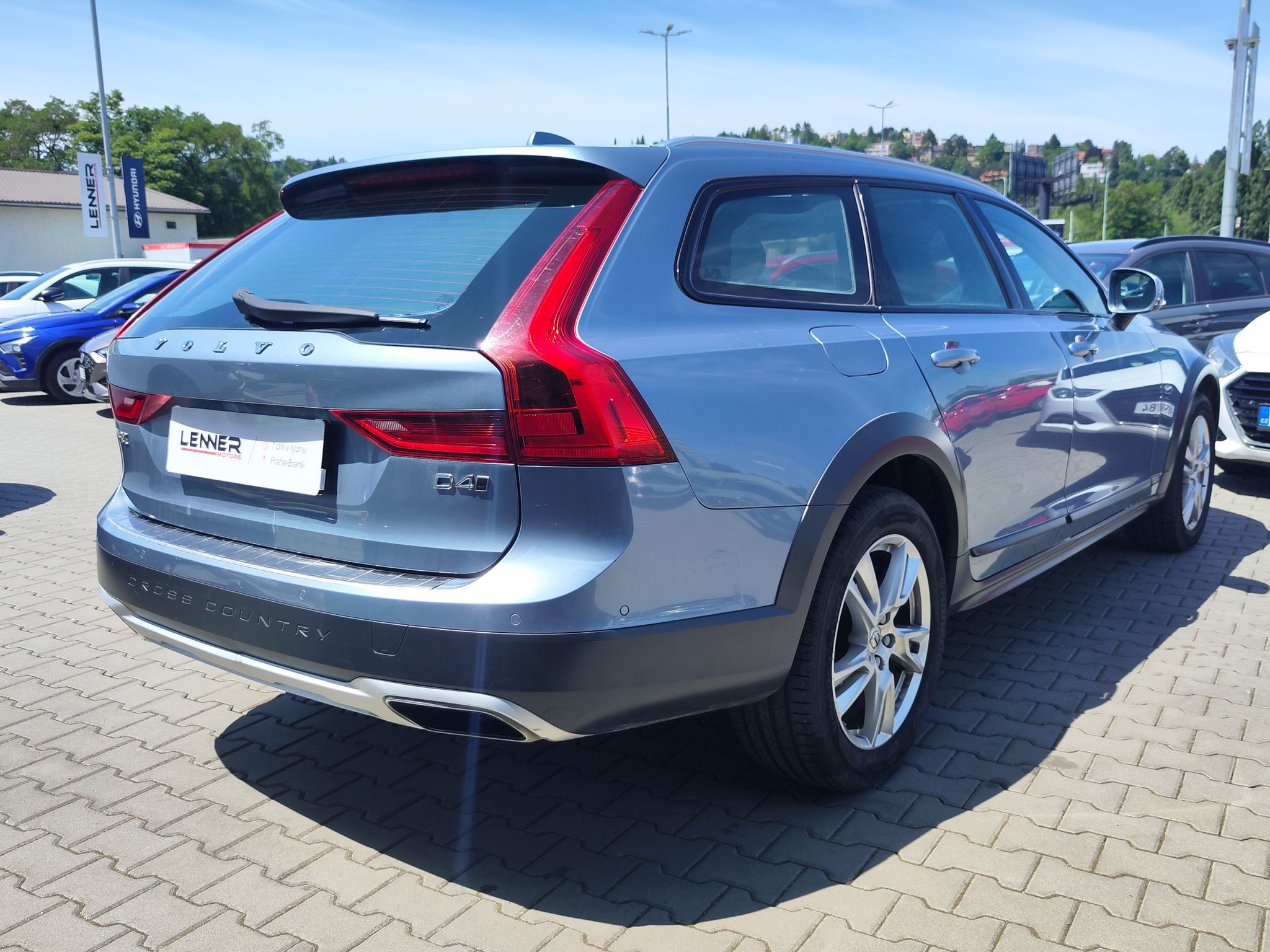 Volvo V90, D4 2.0/140kW Momentum AT - fotka 5