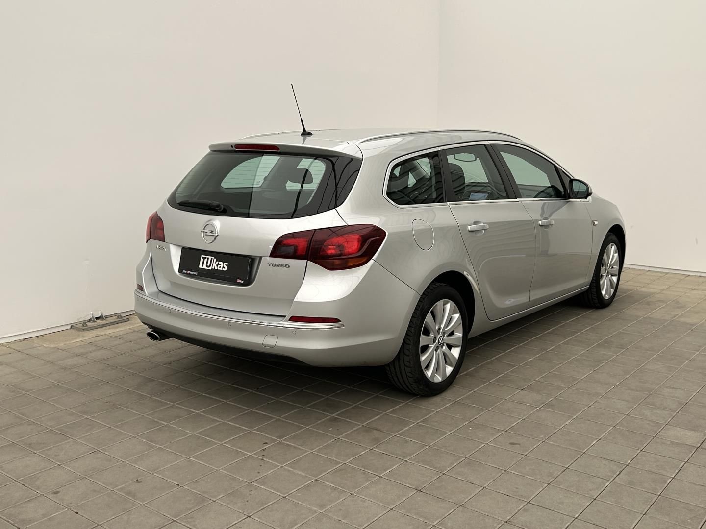 Opel Astra, 1.4 103kW . - fotka 5
