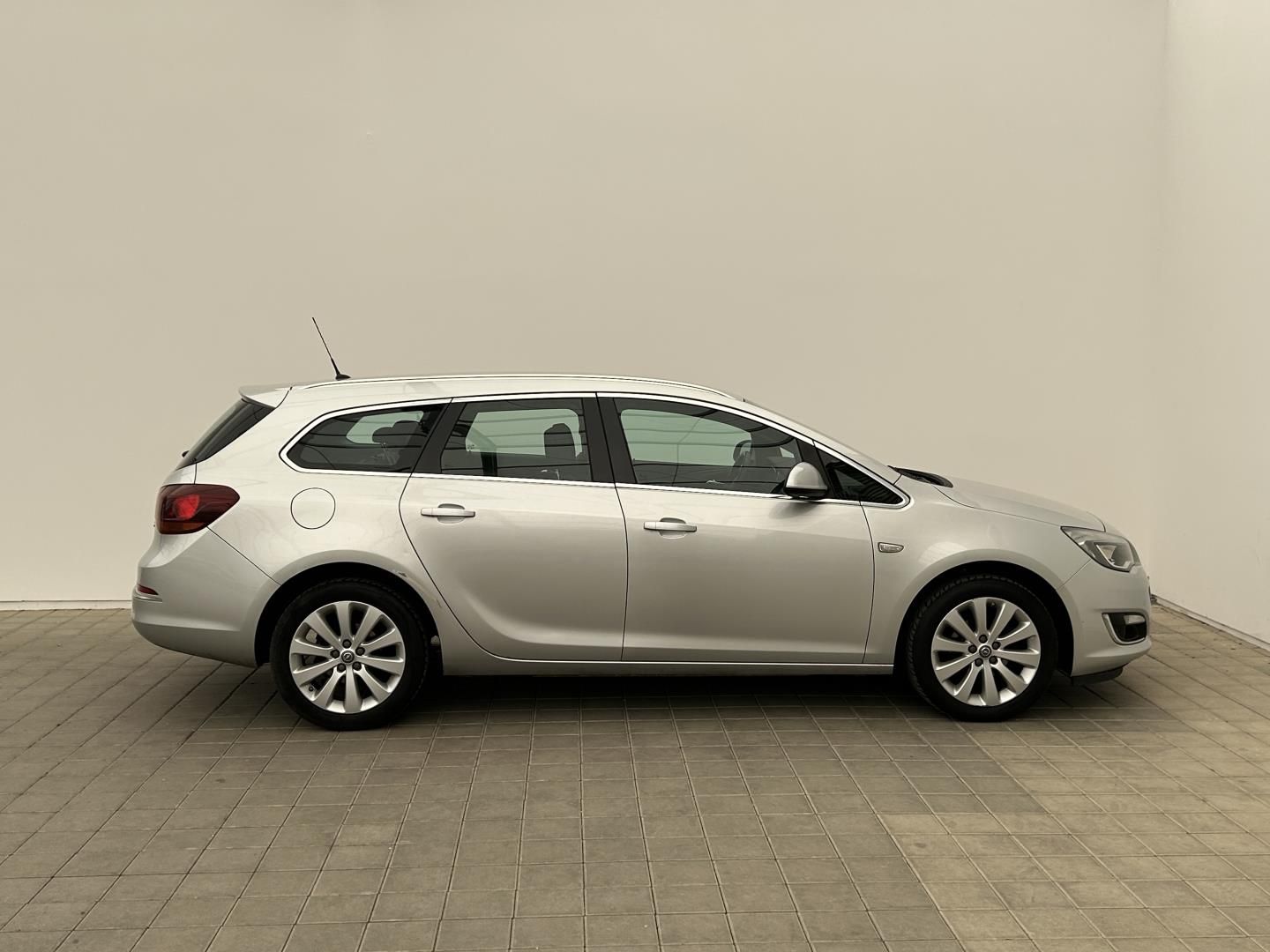 Opel Astra, 1.4 103kW . - fotka 6