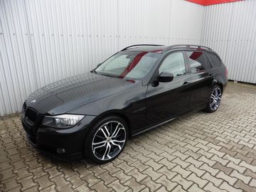 320i Touring, Navi