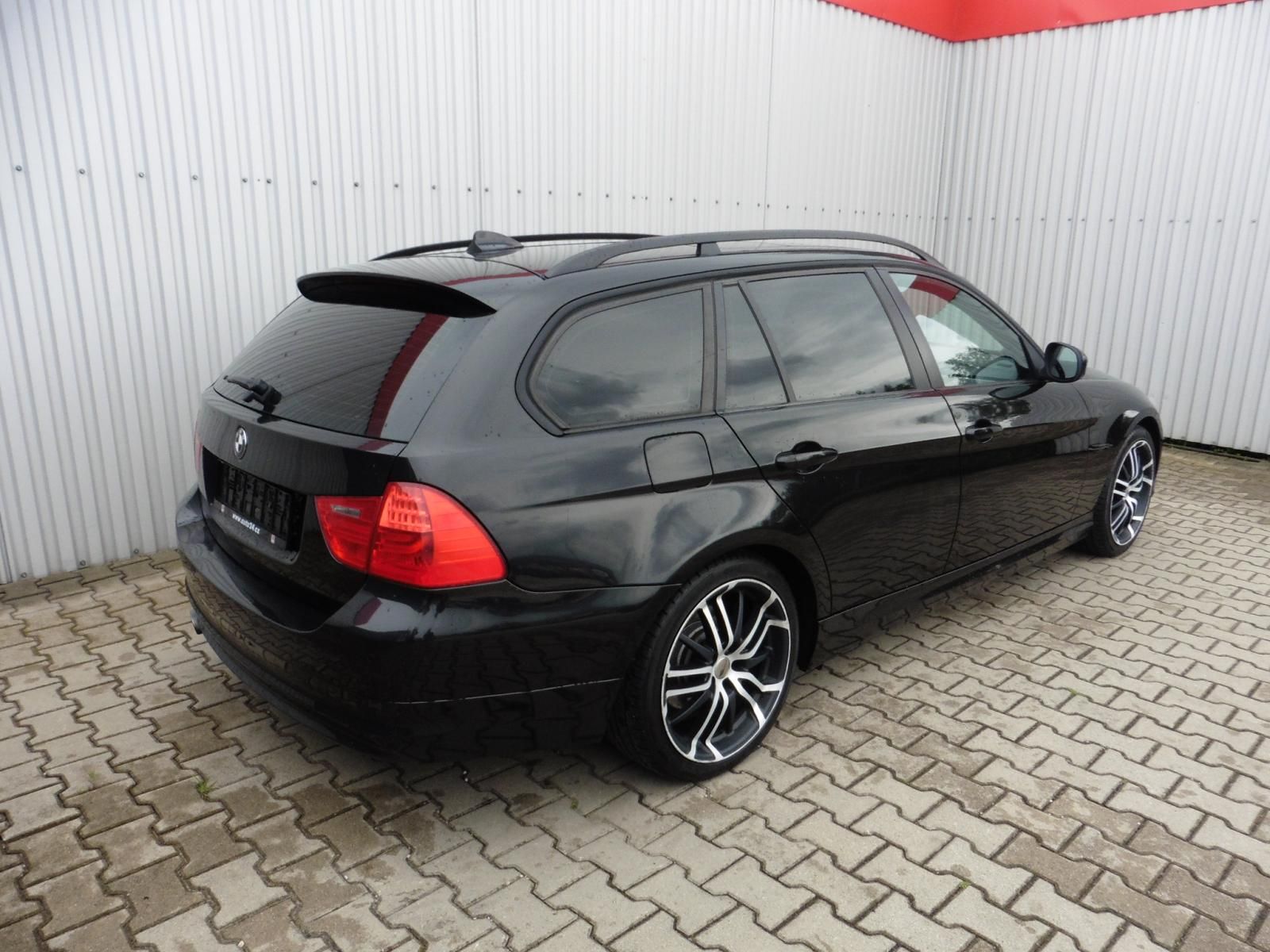 BMW Řada 3, 320i Touring, Navi - fotka 4