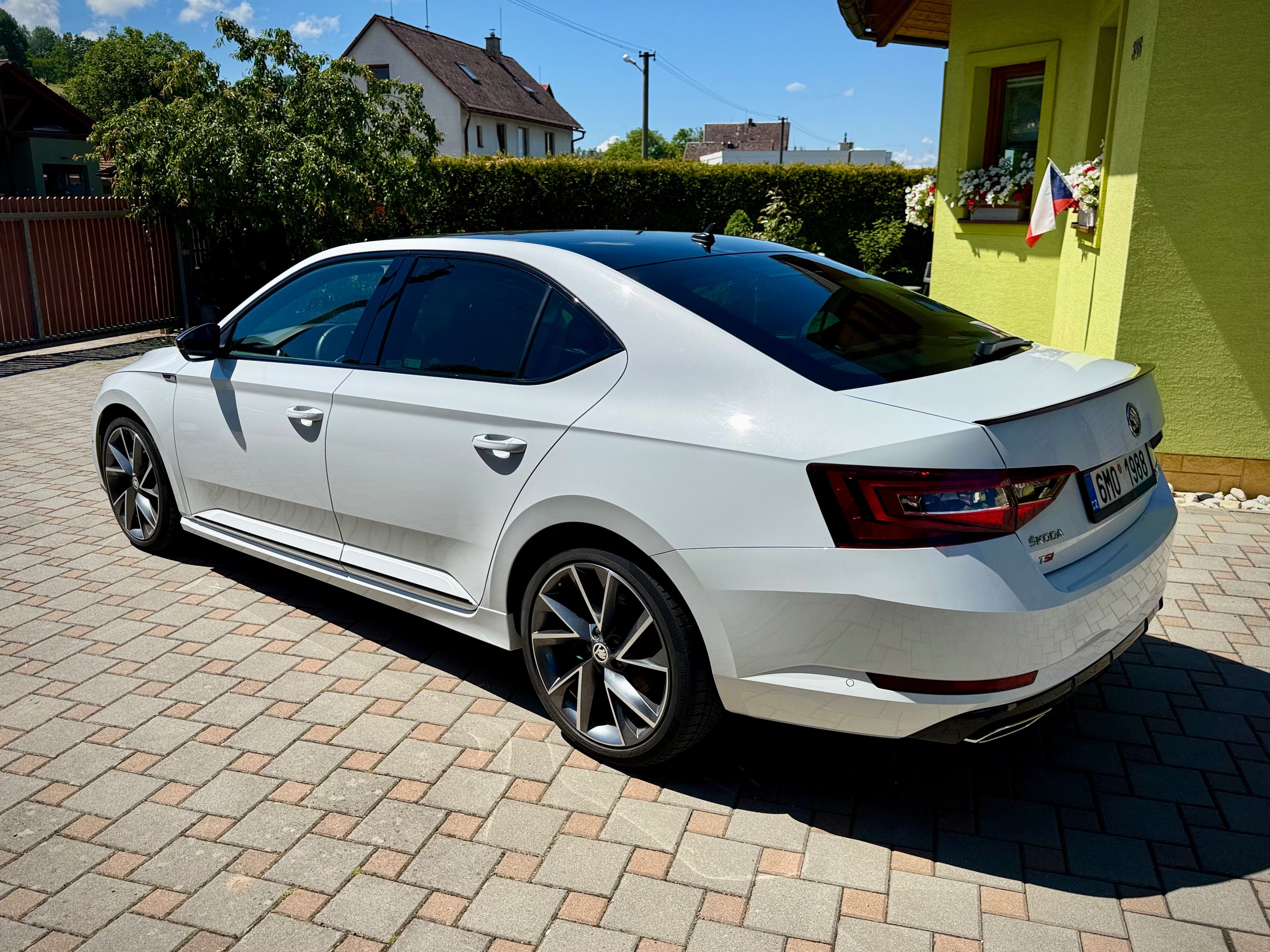 Škoda Superb, Sportline 4x4 2.0TSI 206kW - fotka 2