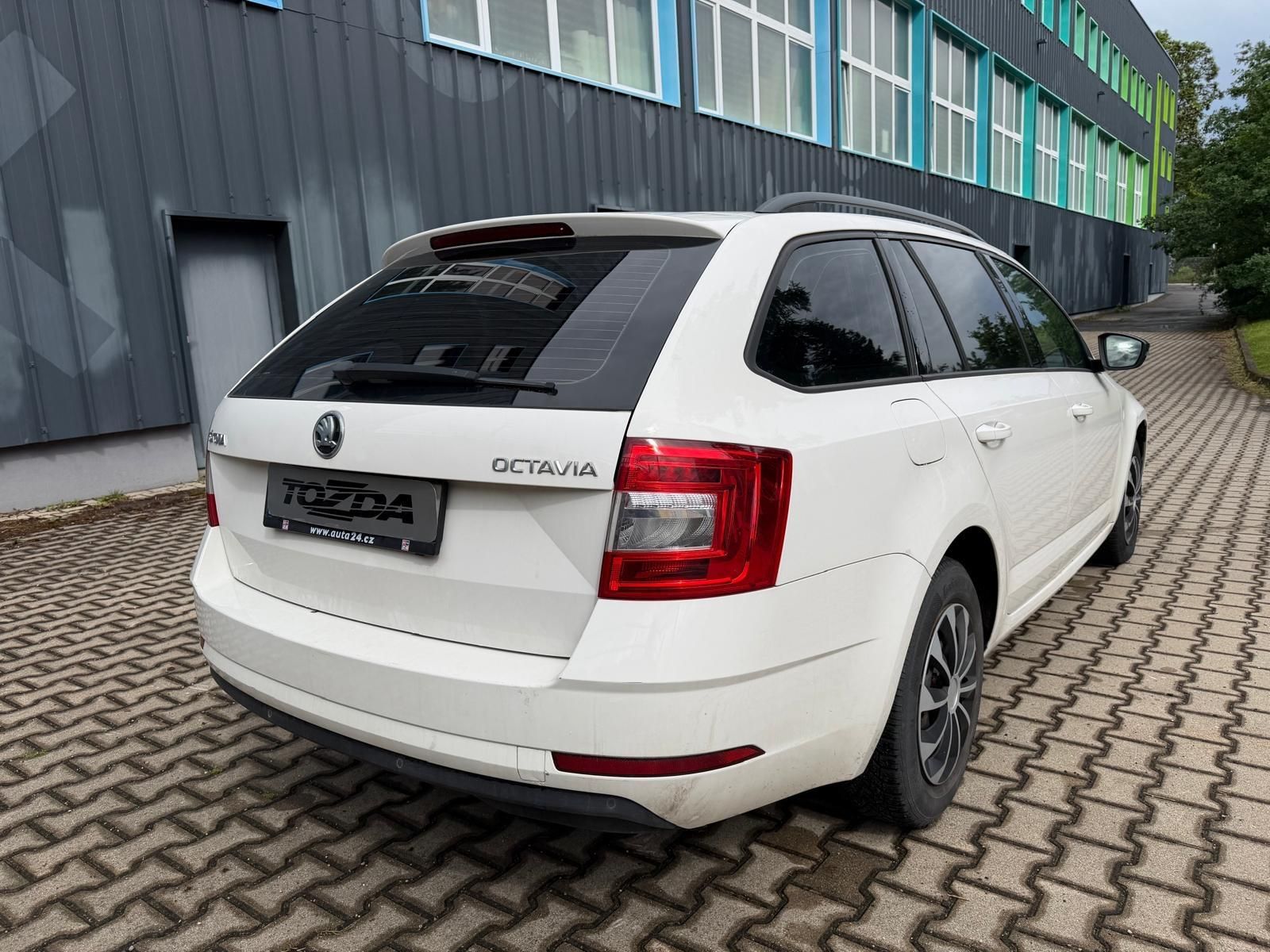 Škoda Octavia, 1,6 TDI Ambition Combi - fotka 4