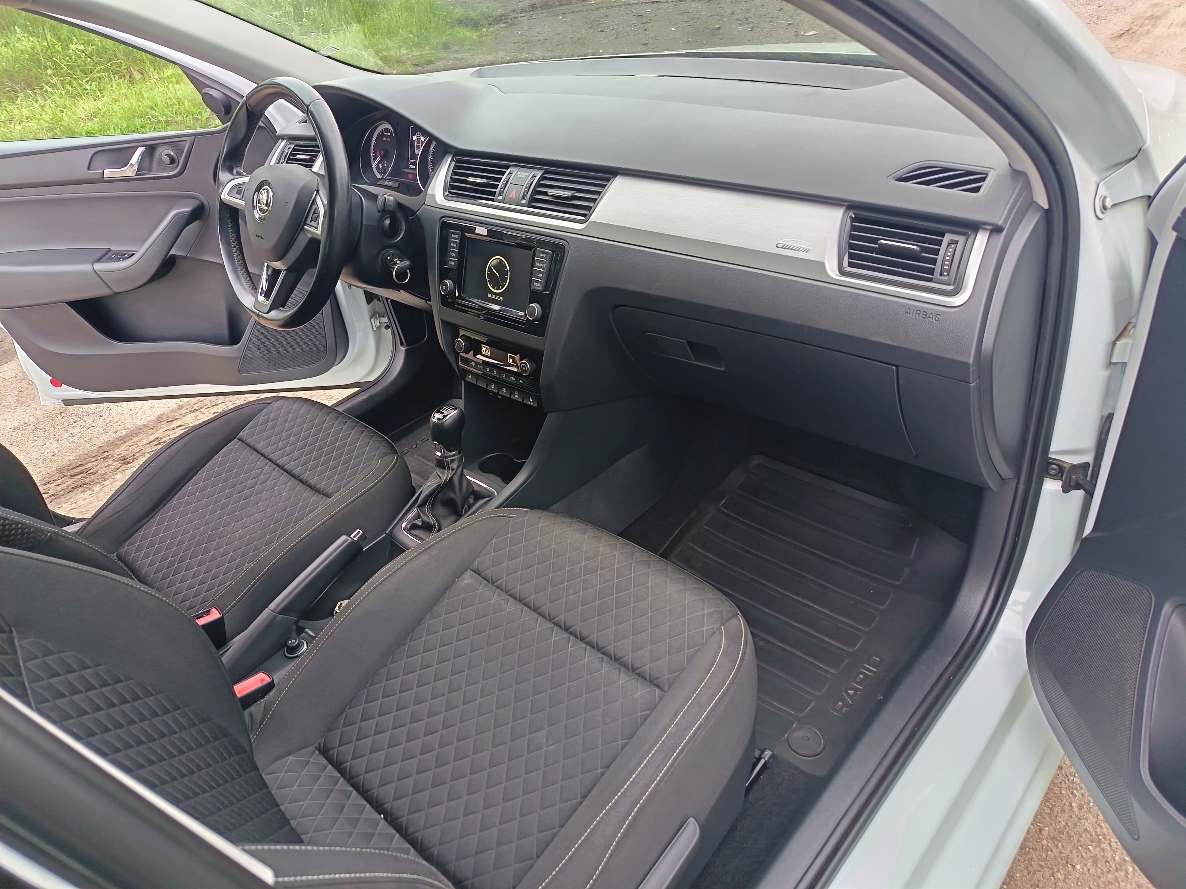 Škoda Rapid, 1.2 TSI 81kw, xenon,navi, taž - fotka 4
