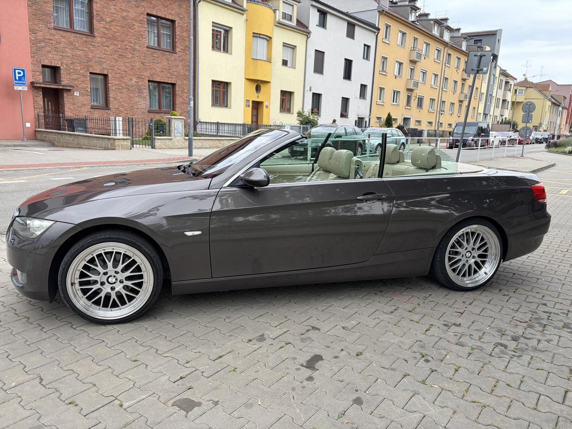 BMW Řada 3, 320i Kabriolet - fotka 3