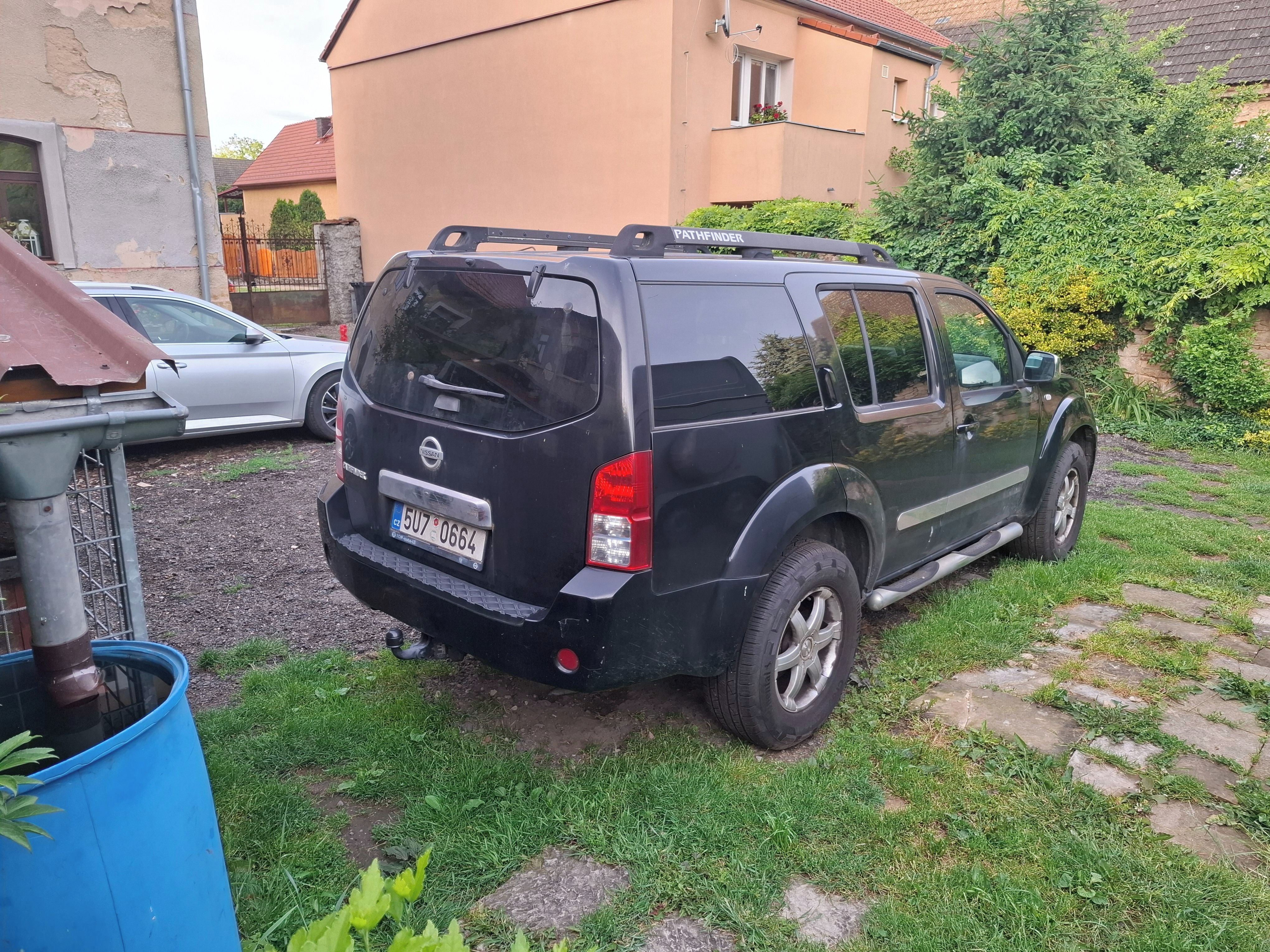 Nissan Pathfinder, 2.5 dCi 128kW 4x4 7 míst TOP - fotka 2