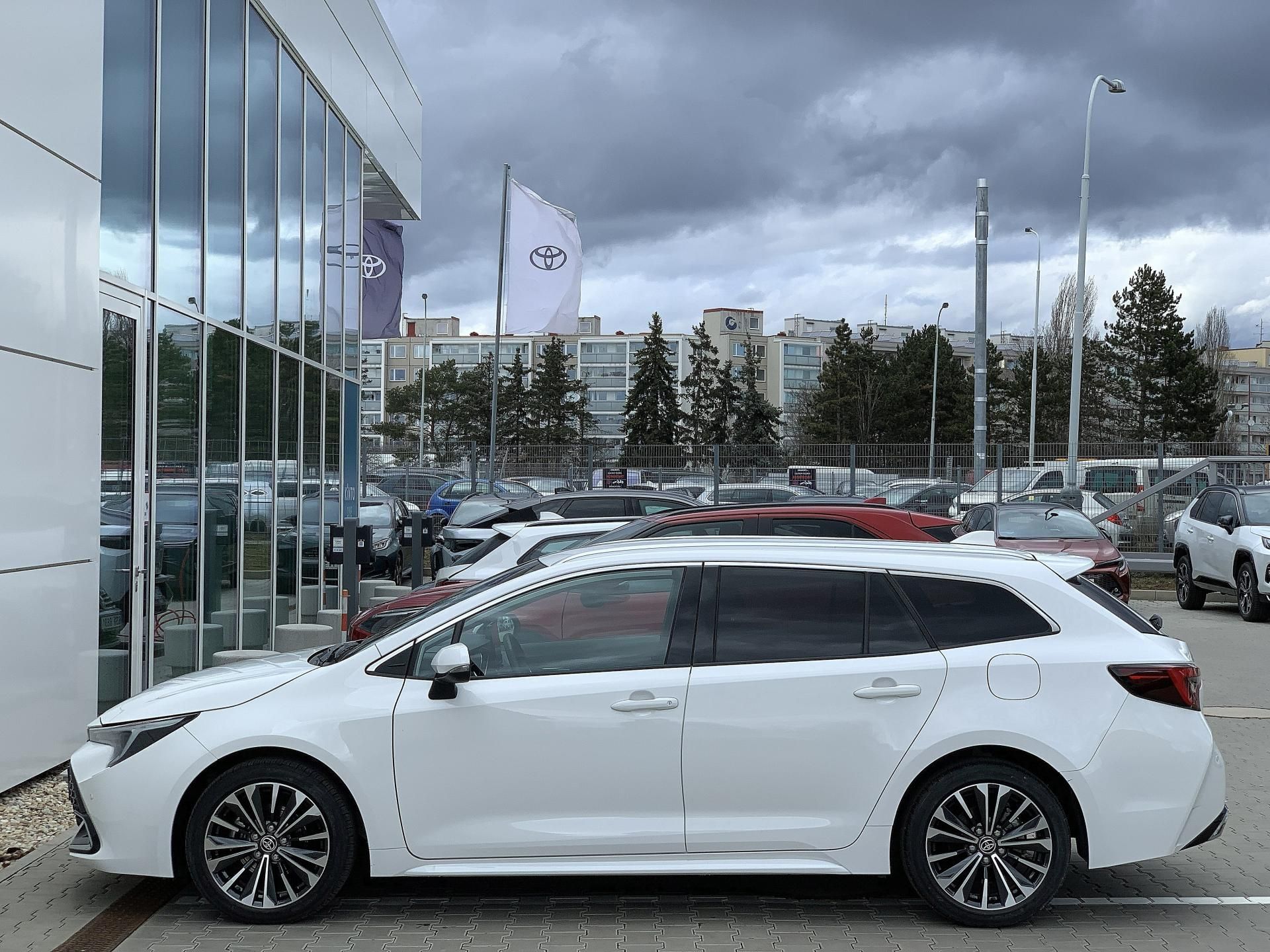 Toyota Corolla, TS STYLE 1.8 HEV 103kW e-CVT - fotka 4