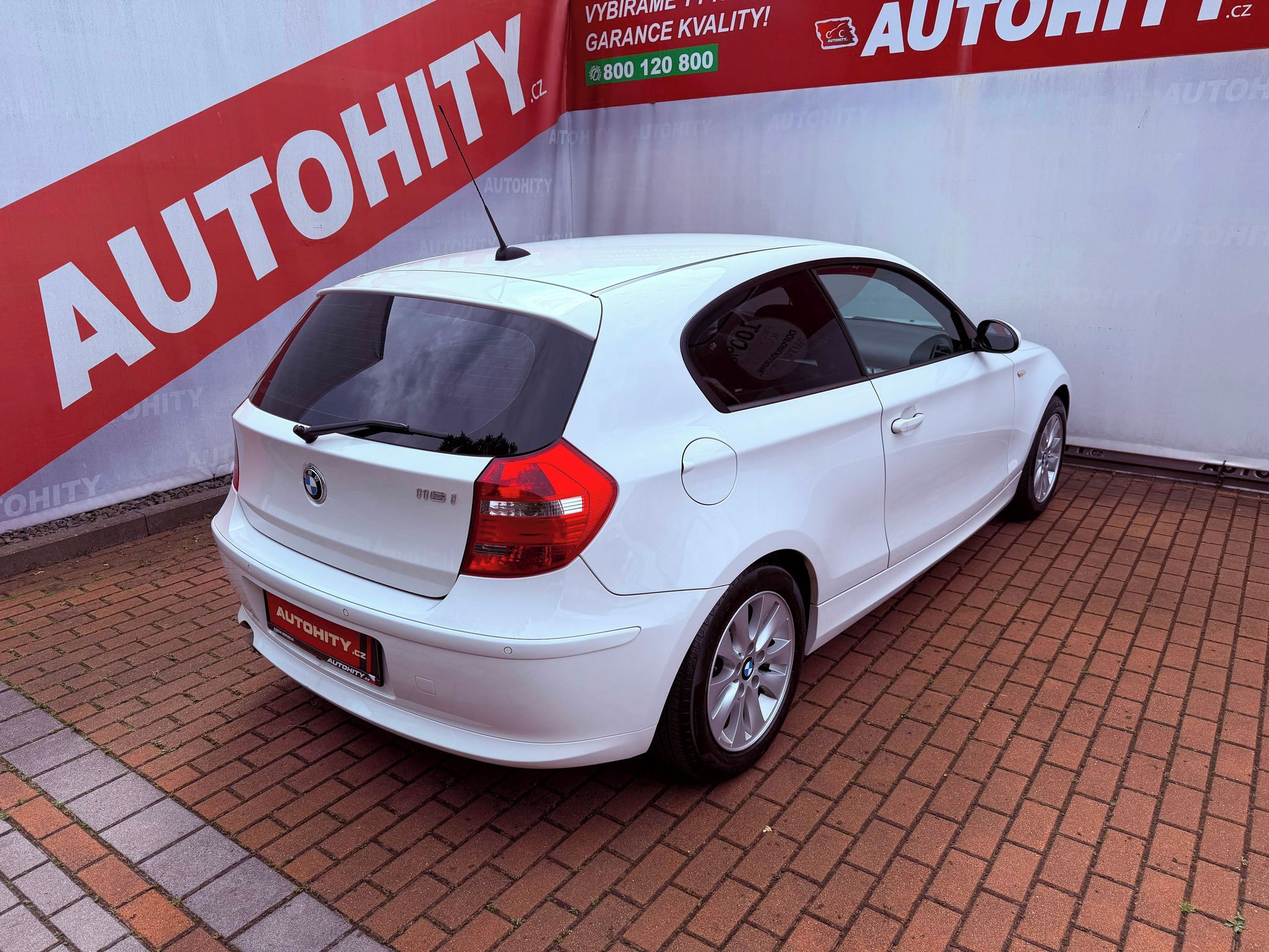BMW Řada 1, 116i Aut., ČR - fotka 6