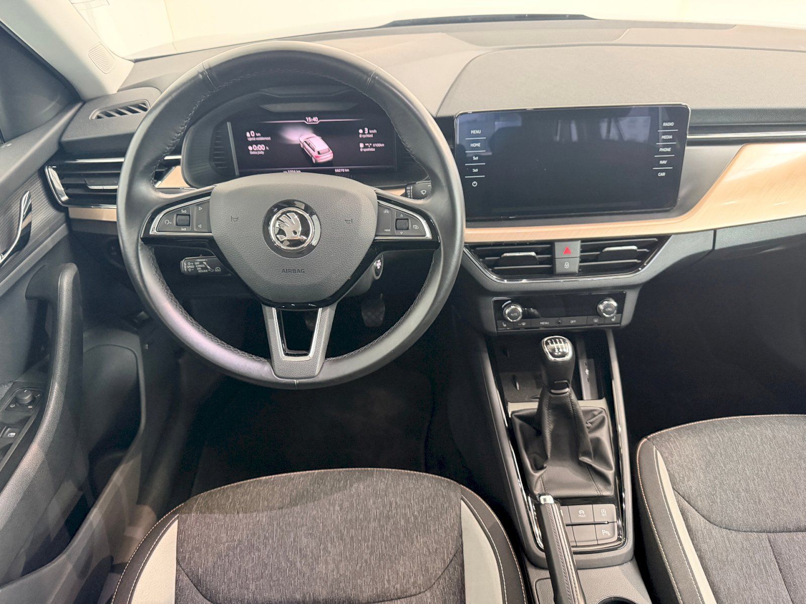 Škoda Kamiq, 1,6 TDI 85 kW M6F Style - fotka 5