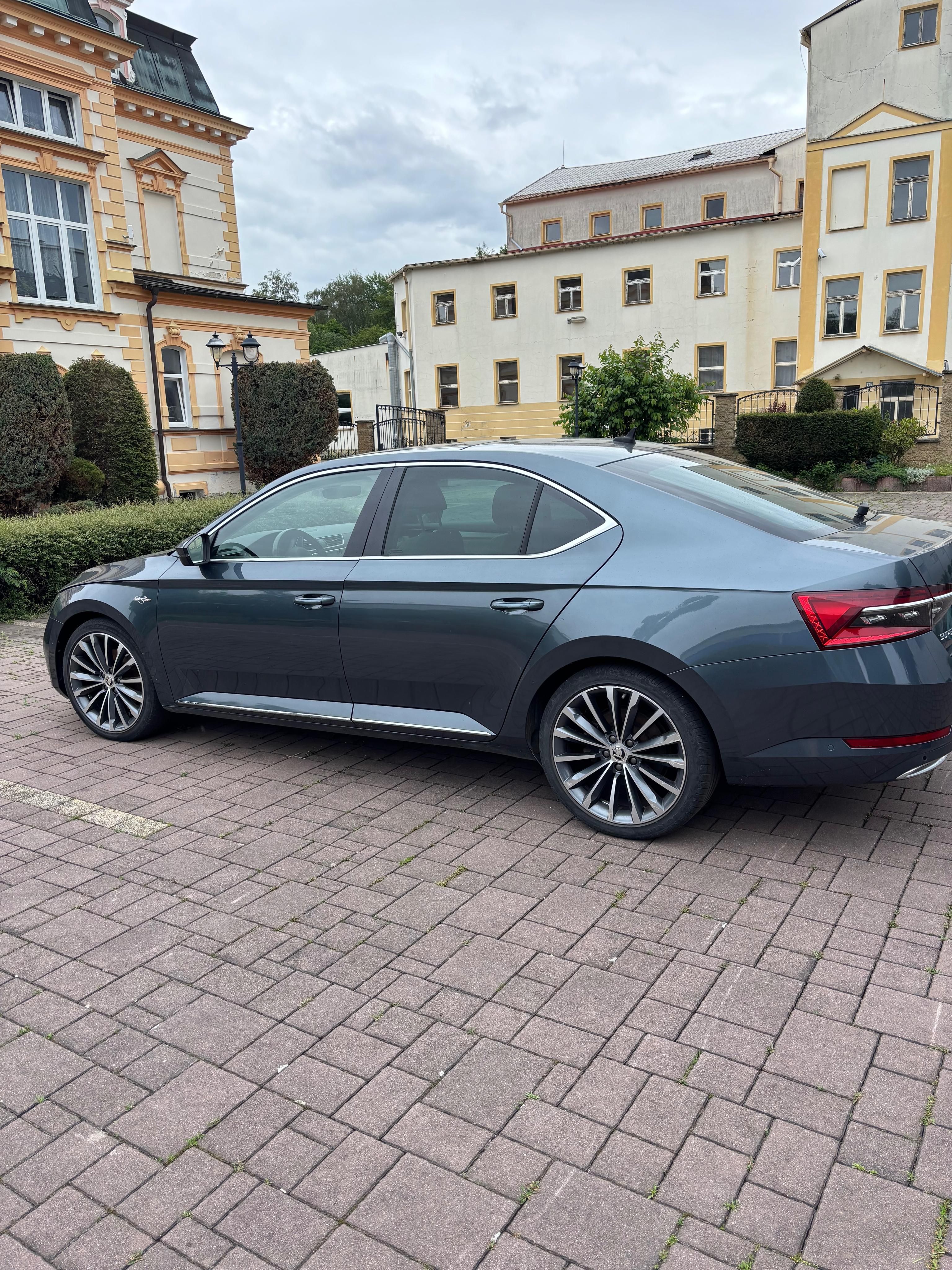 Škoda Superb - fotka 4