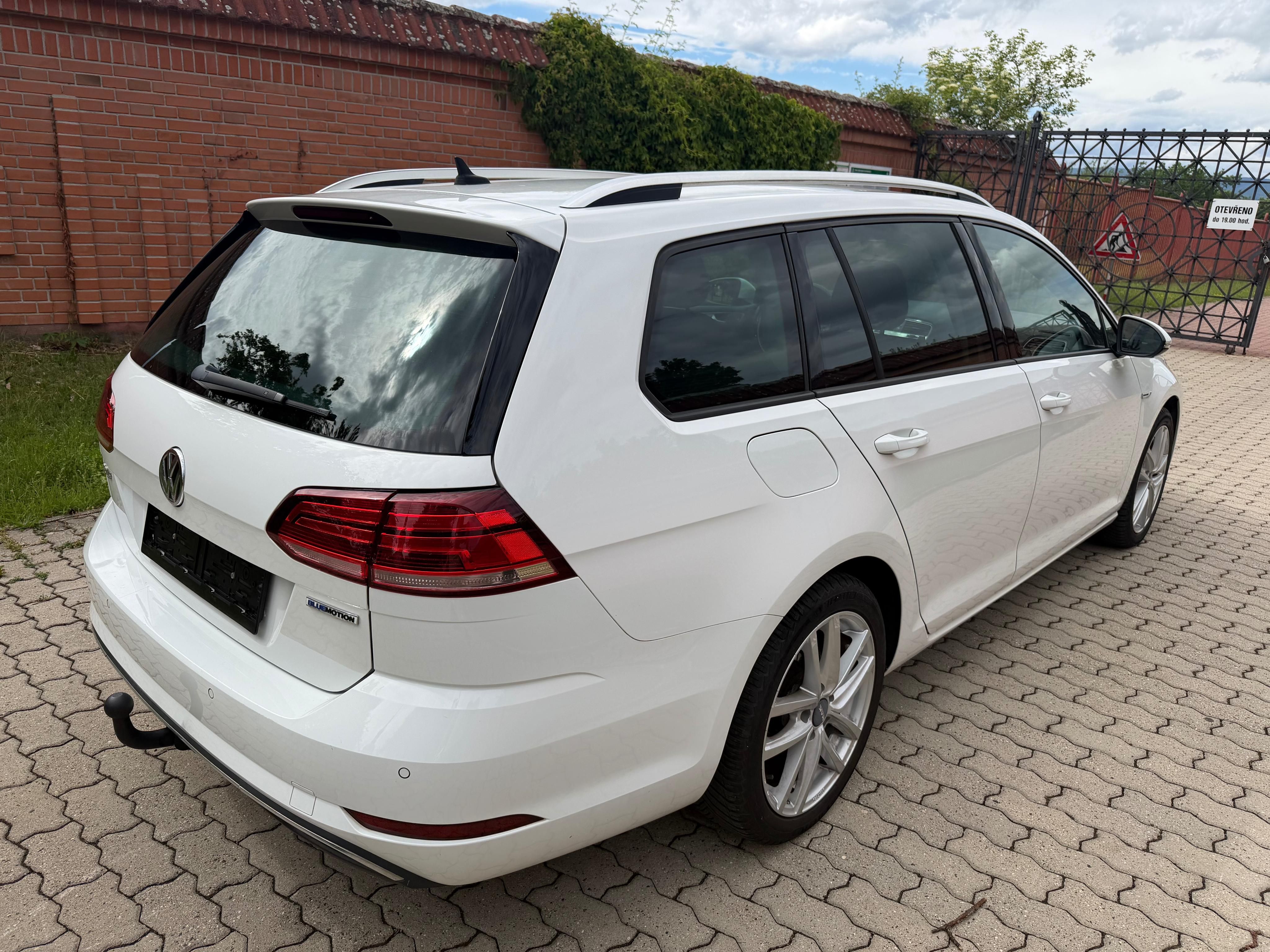 Volkswagen Golf, 1.5 TSI BLUEMOTION - fotka 5