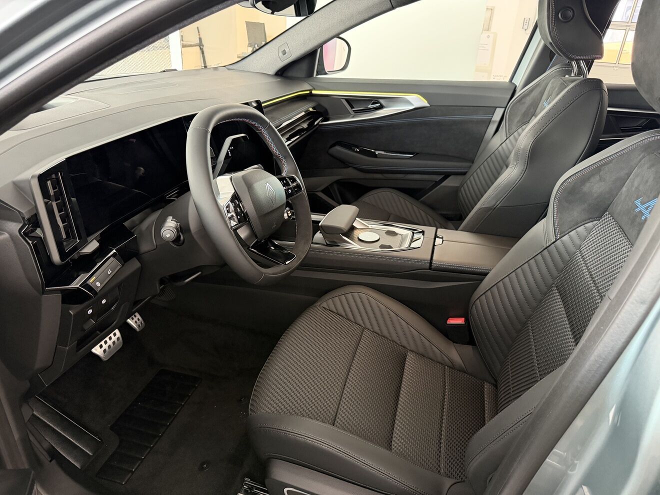 Renault Espace, esprit Alpine full hybrid E-Te - fotka 2