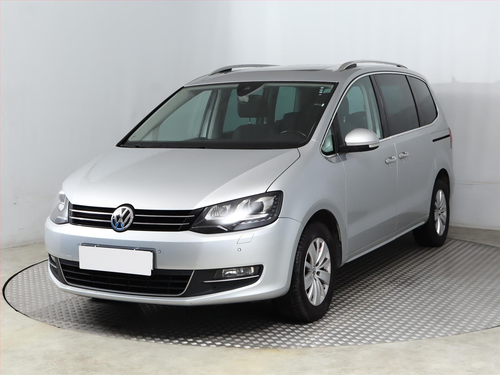 Volkswagen Sharan, 2.0 TDI, 4X4, Automat, 6 míst - fotka 2