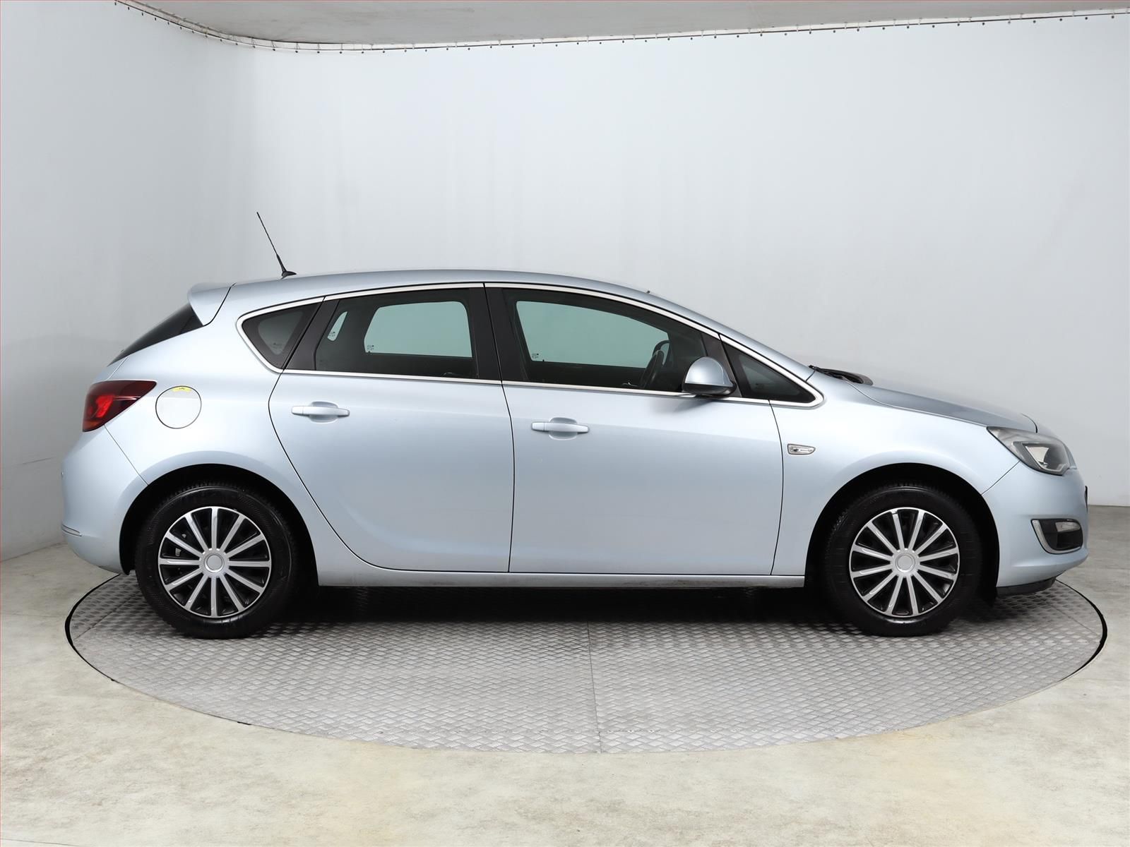 Opel Astra, 1.4 T, LPG, Kožené sedačky - fotka 6