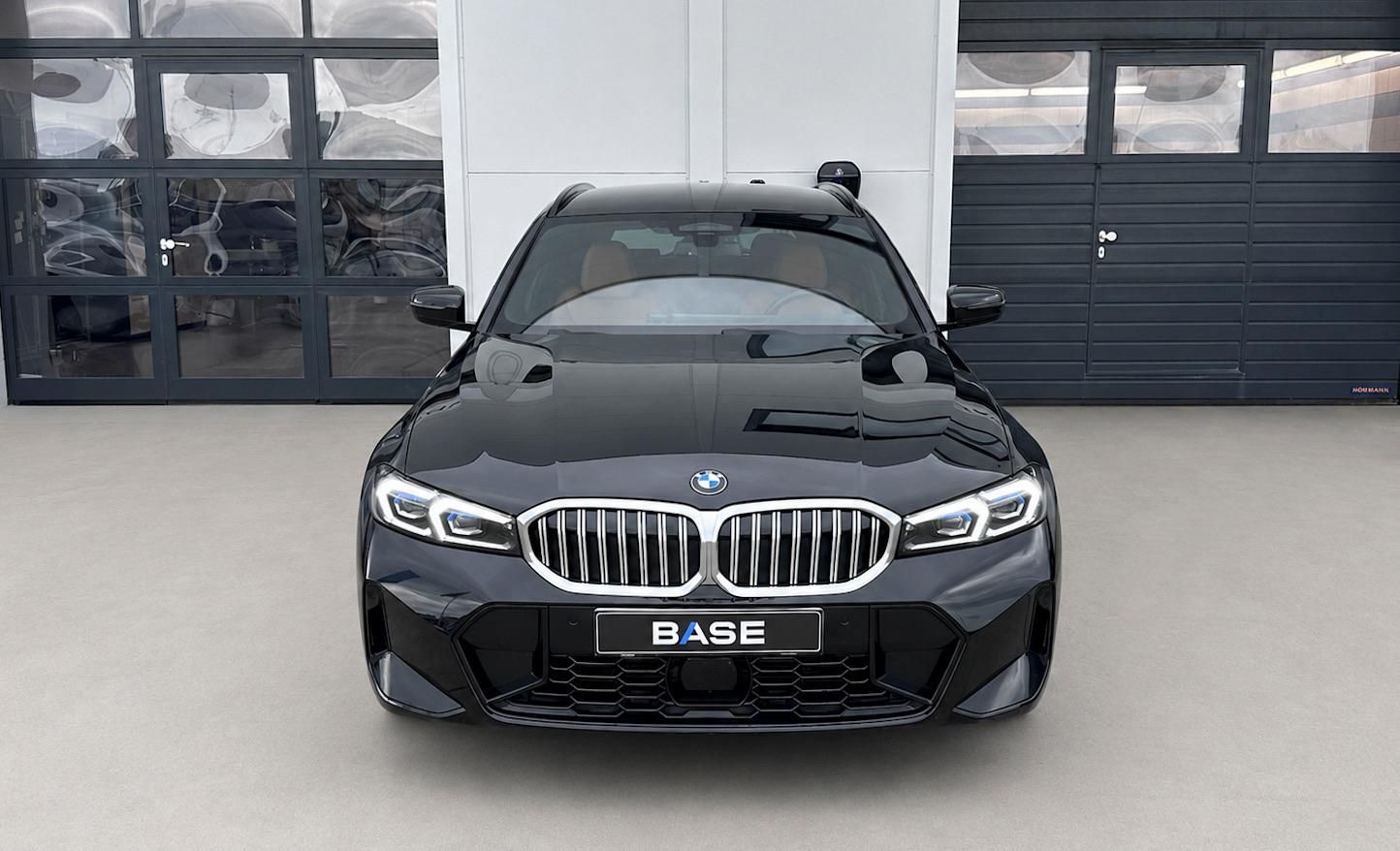 BMW Řada 3, 320d xDrive M-Sport Touring - fotka 2