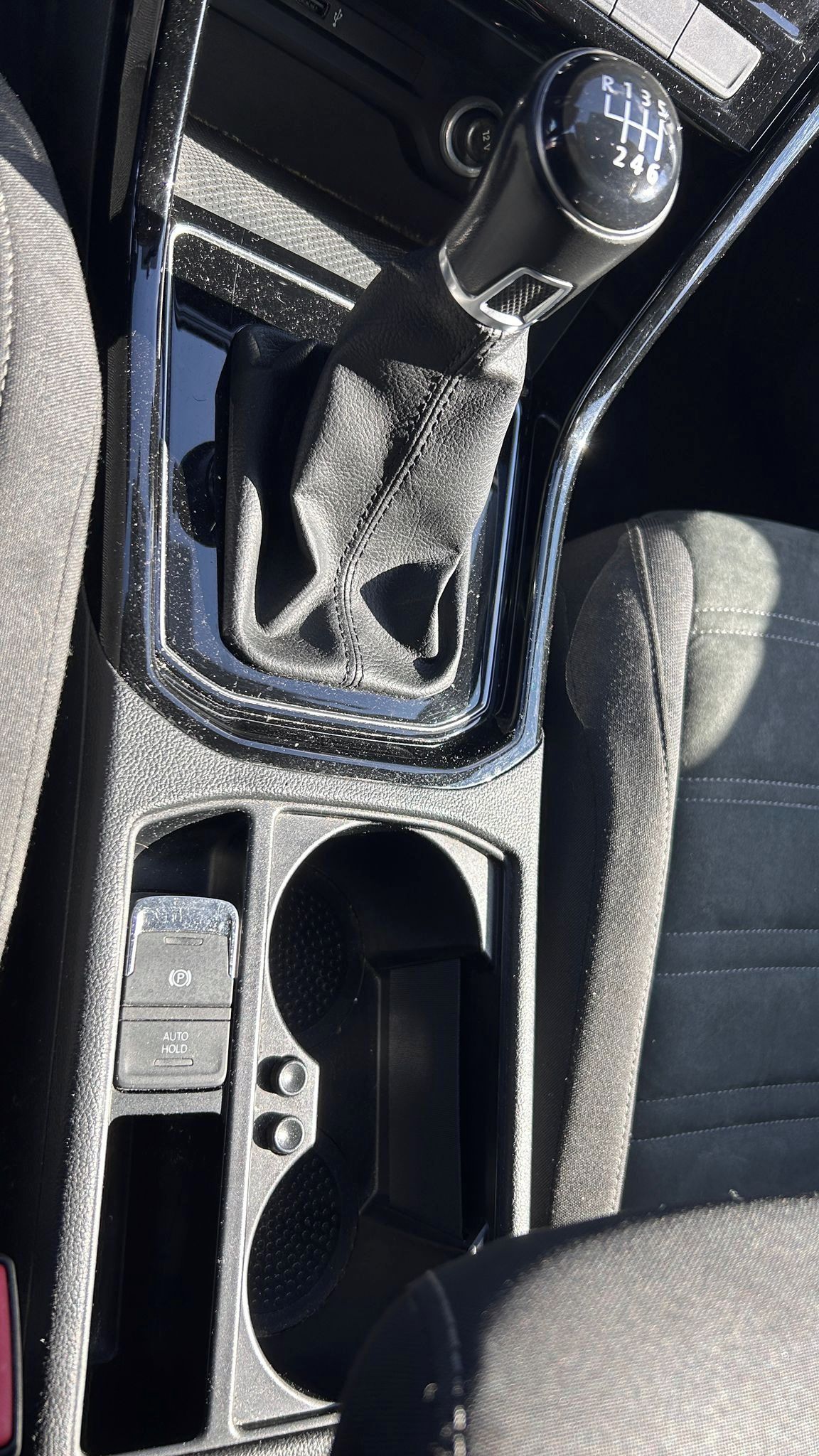 Volkswagen Touran, 2.0TDI Highline - fotka 6