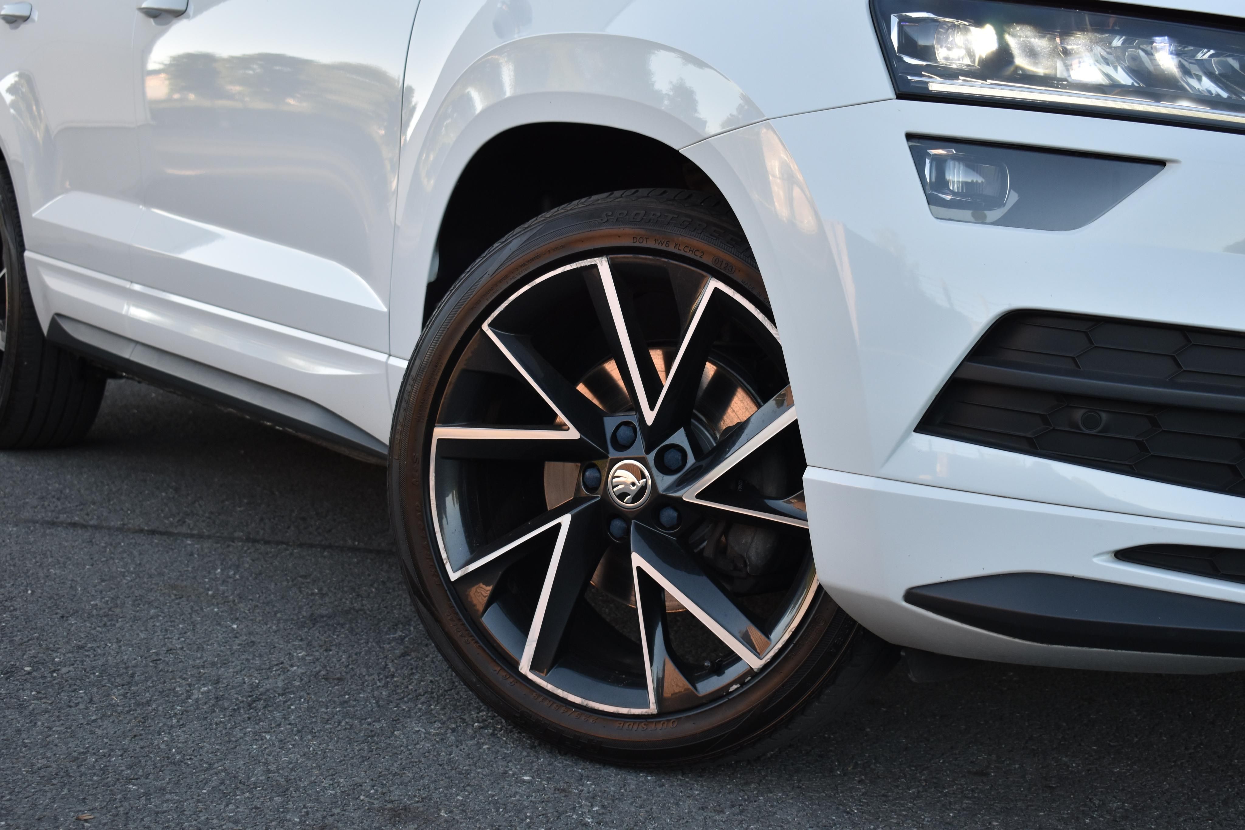 Škoda Karoq, SPORTLINE/ACC/4x4/VIRTUAL/DSG - fotka 4